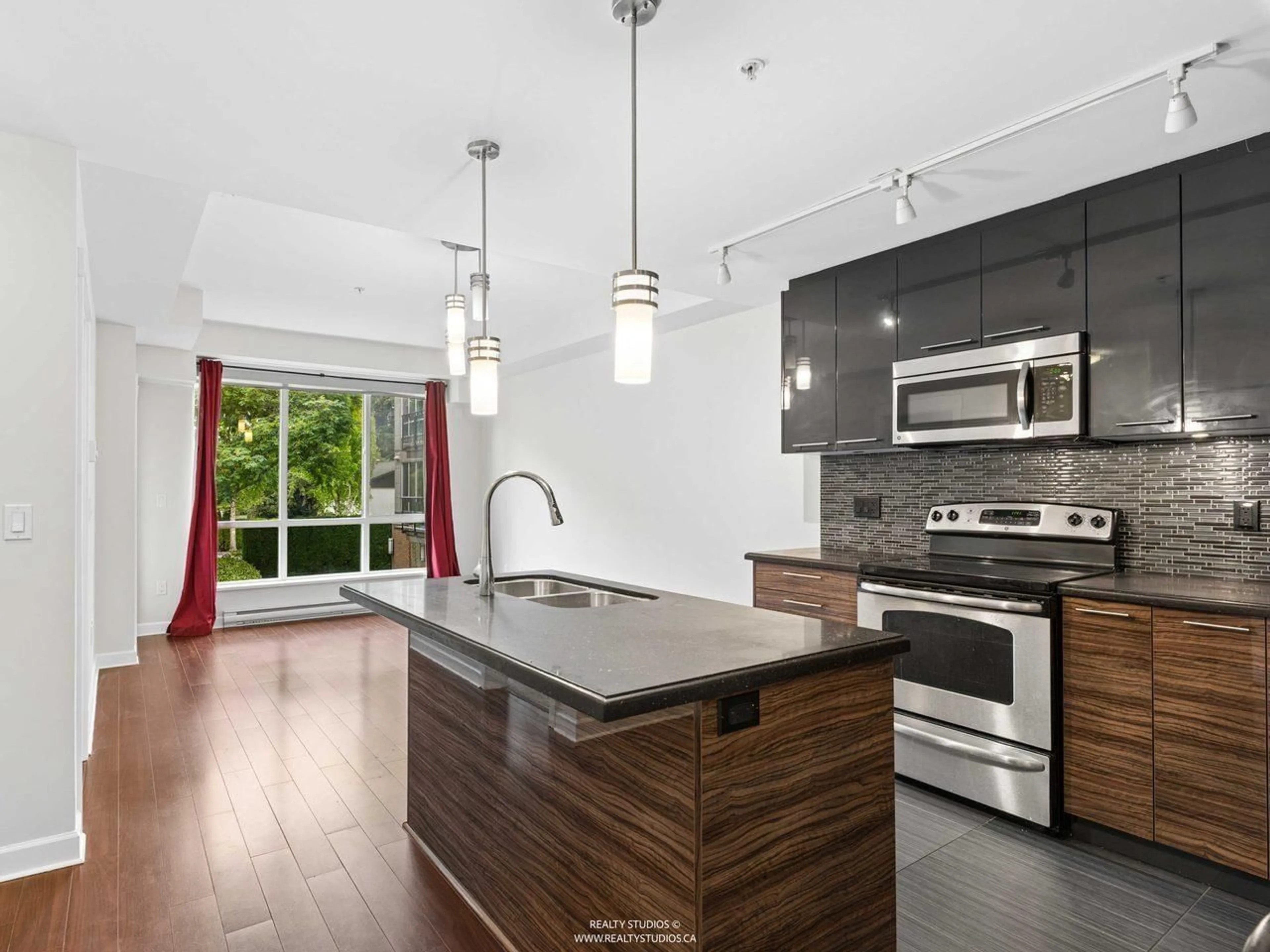 Open concept kitchen, unknown for 223 - 12039 64 AVENUE, Surrey British Columbia V3W0R7