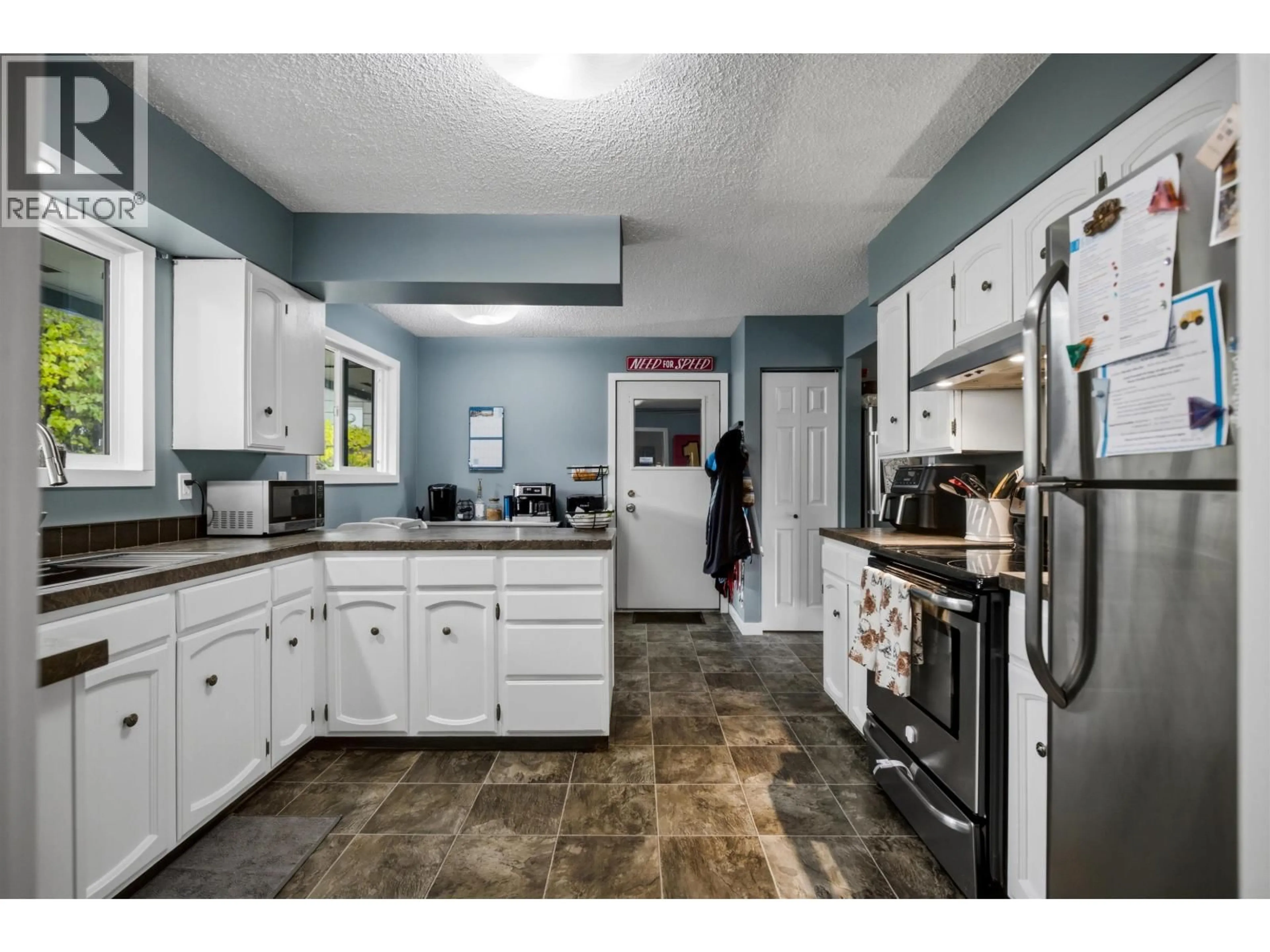 Standard kitchen, ceramic/tile floor for 319 CLEARVIEW CRESCENT, Williams Lake British Columbia V2G2H4