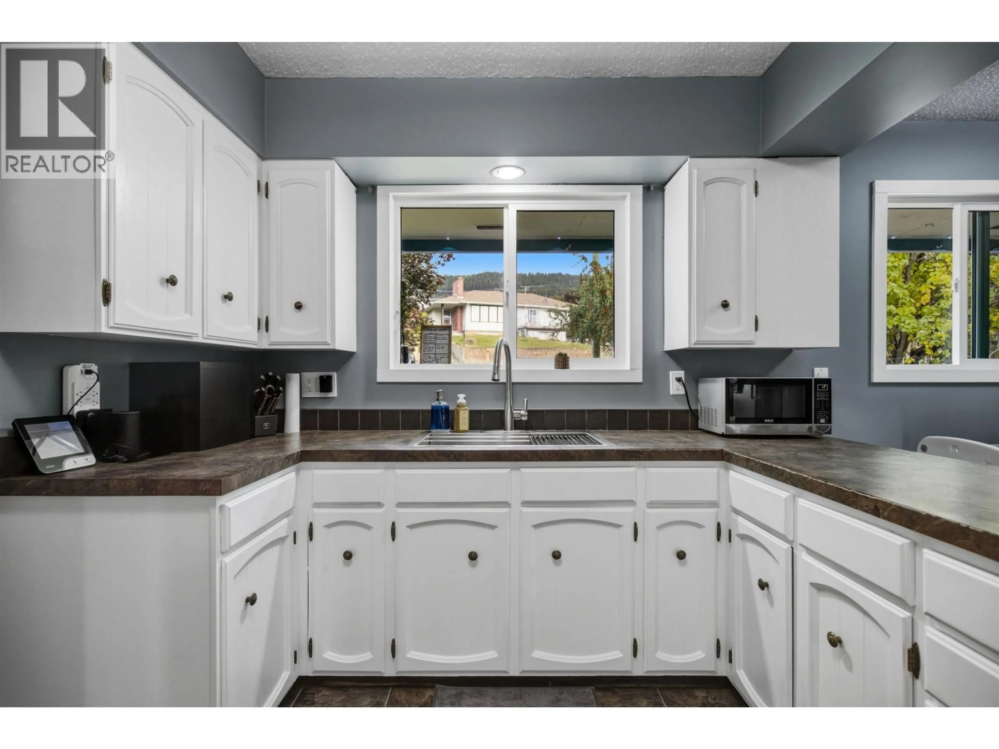 Standard kitchen, ceramic/tile floor for 319 CLEARVIEW CRESCENT, Williams Lake British Columbia V2G2H4