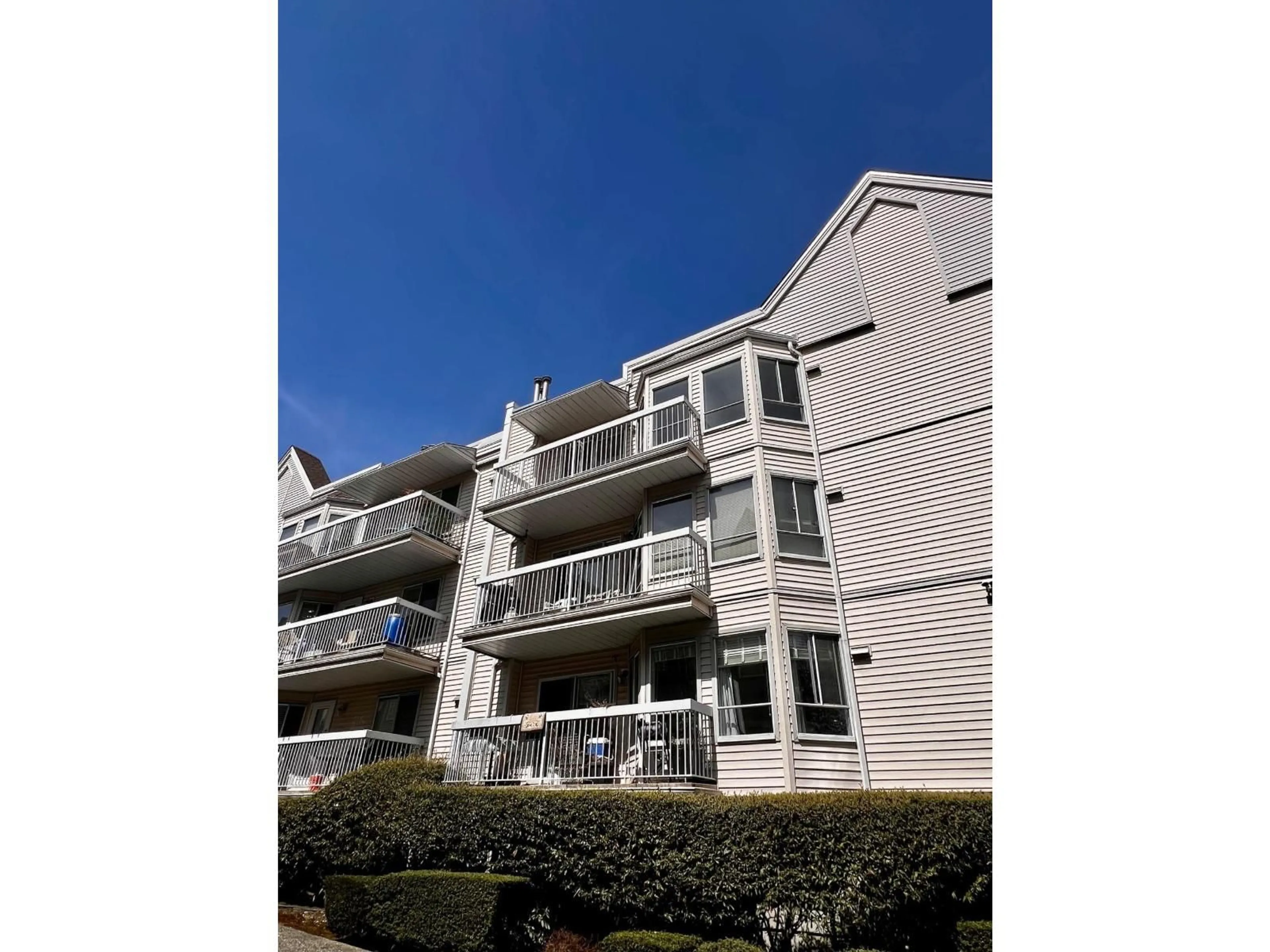 A pic from outside/outdoor area/front of a property/back of a property/a pic from drone, unknown for 313 - 9299 121 STREET, Surrey British Columbia V3V7X8