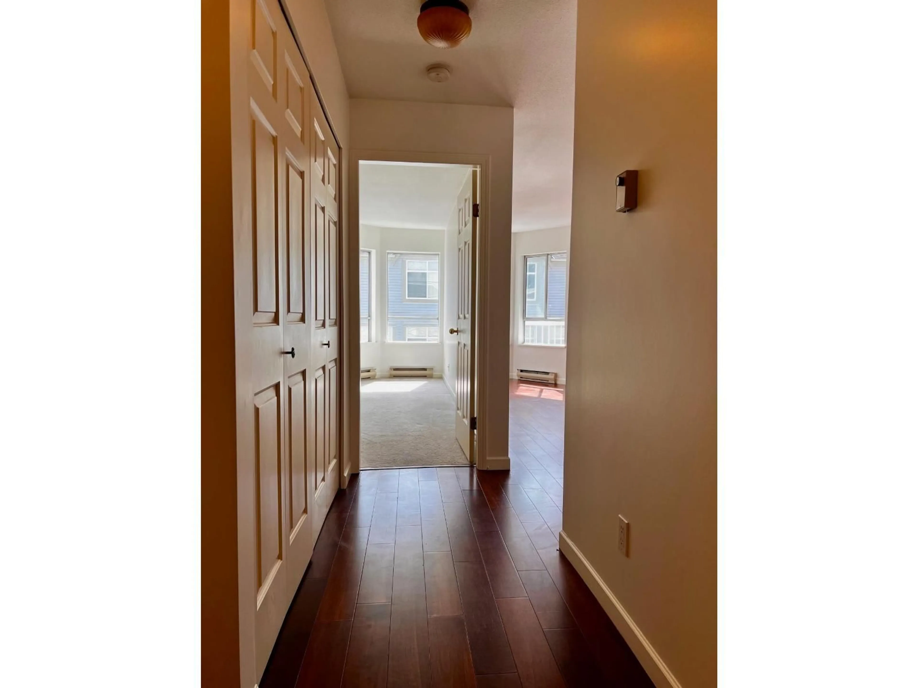 Indoor entryway for 313 - 9299 121 STREET, Surrey British Columbia V3V7X8