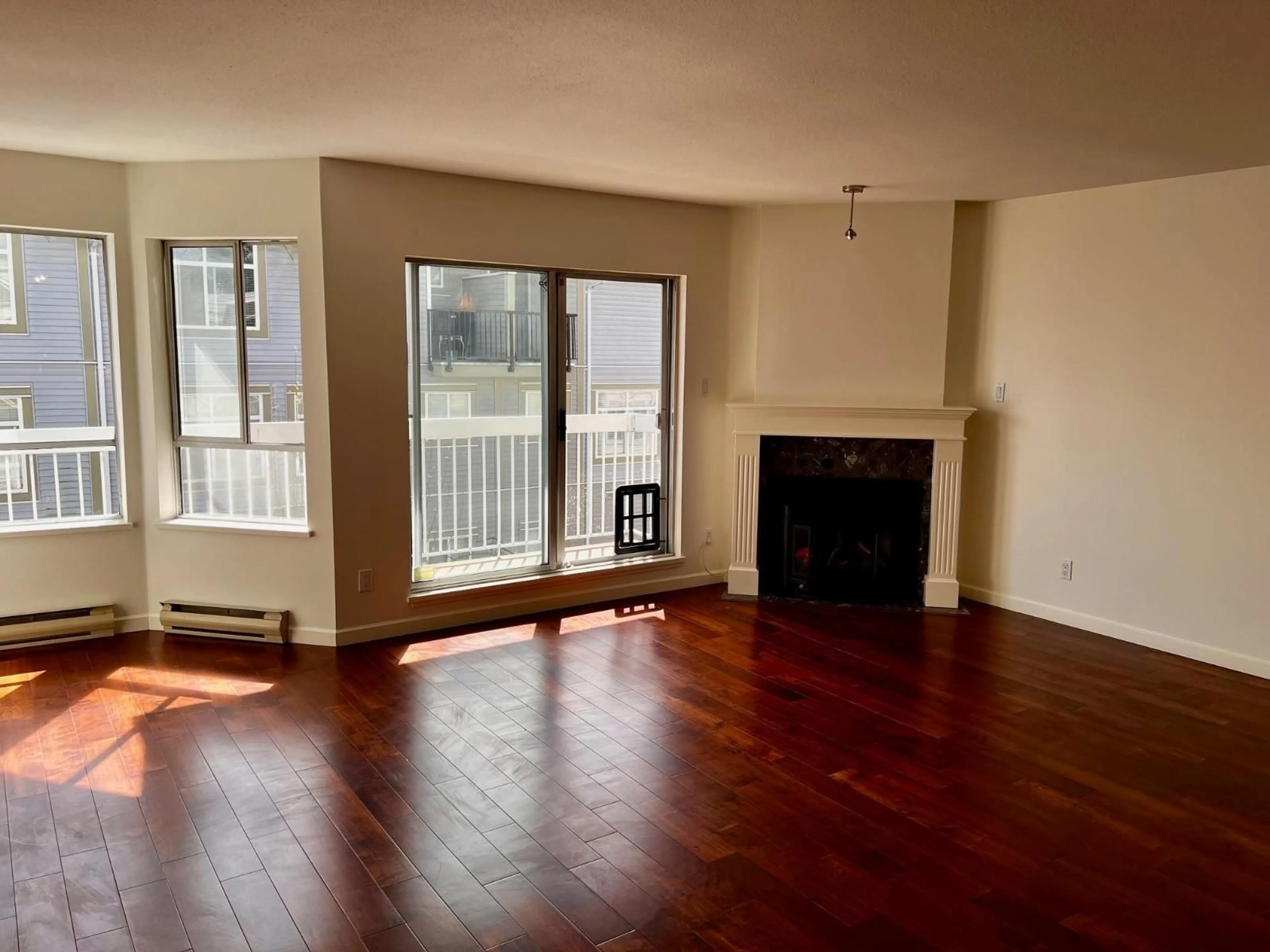 A pic of a room for 313 - 9299 121 STREET, Surrey British Columbia V3V7X8