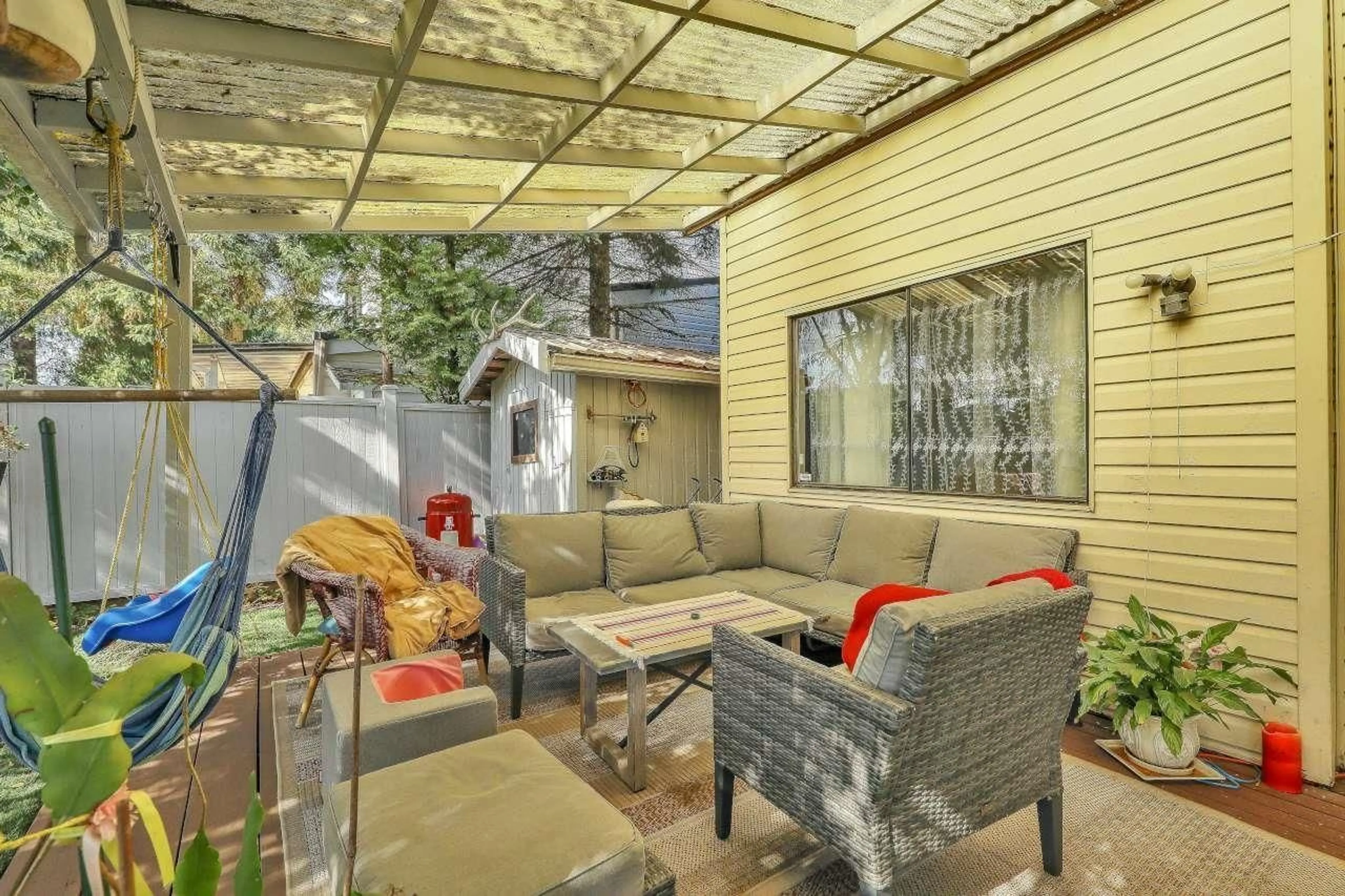 Patio, street for 43 - 8555 KING GEORGE BOULEVARD, Surrey British Columbia V3W5C3