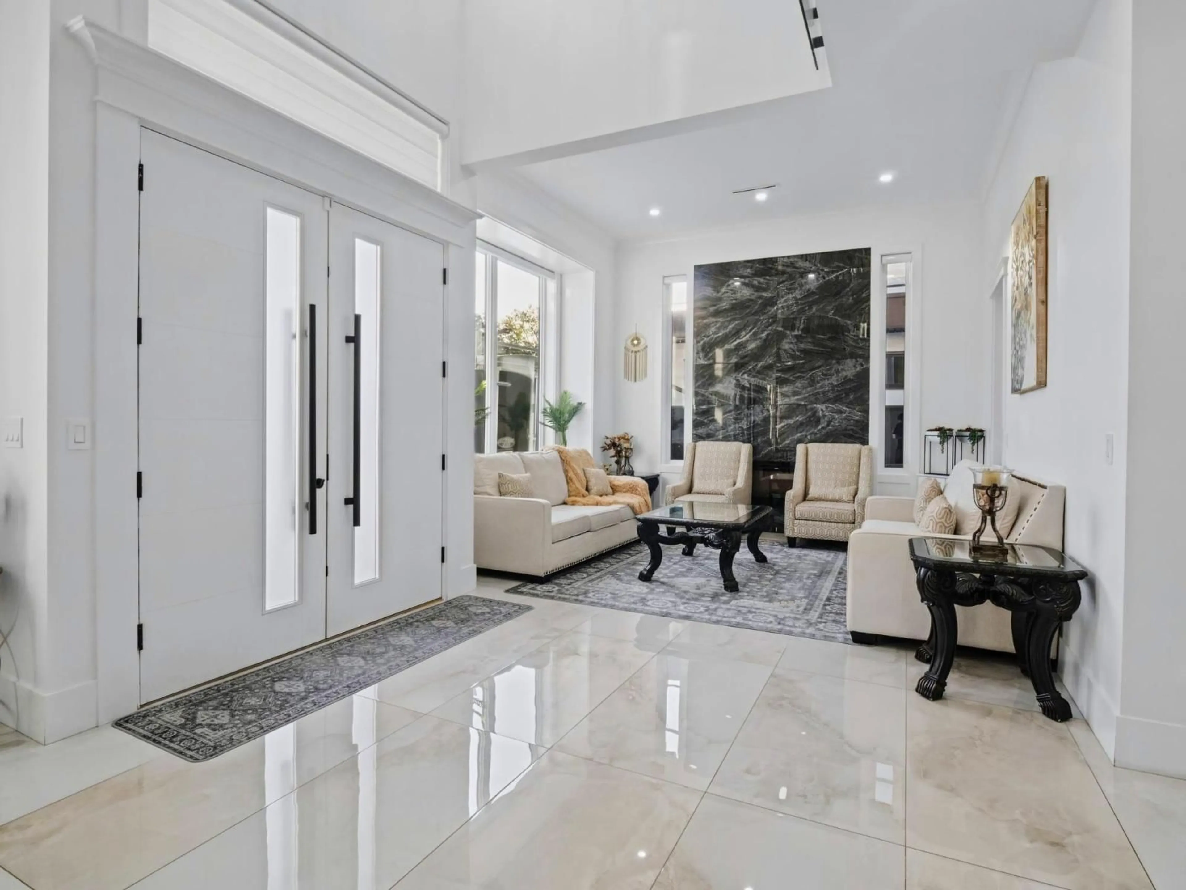 Indoor foyer for 17925 56A AVENUE, Surrey British Columbia V3S5H4
