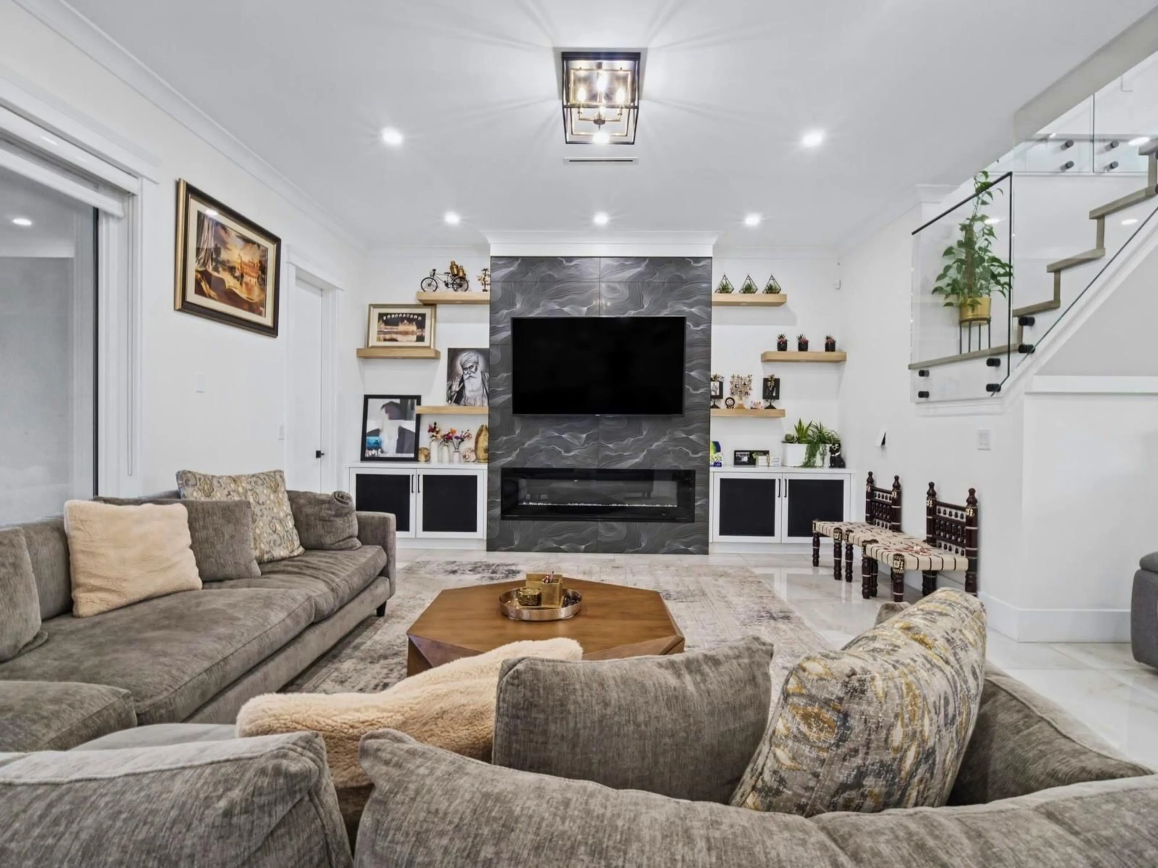 Living room with furniture, unknown for 17925 56A AVENUE, Surrey British Columbia V3S5H4