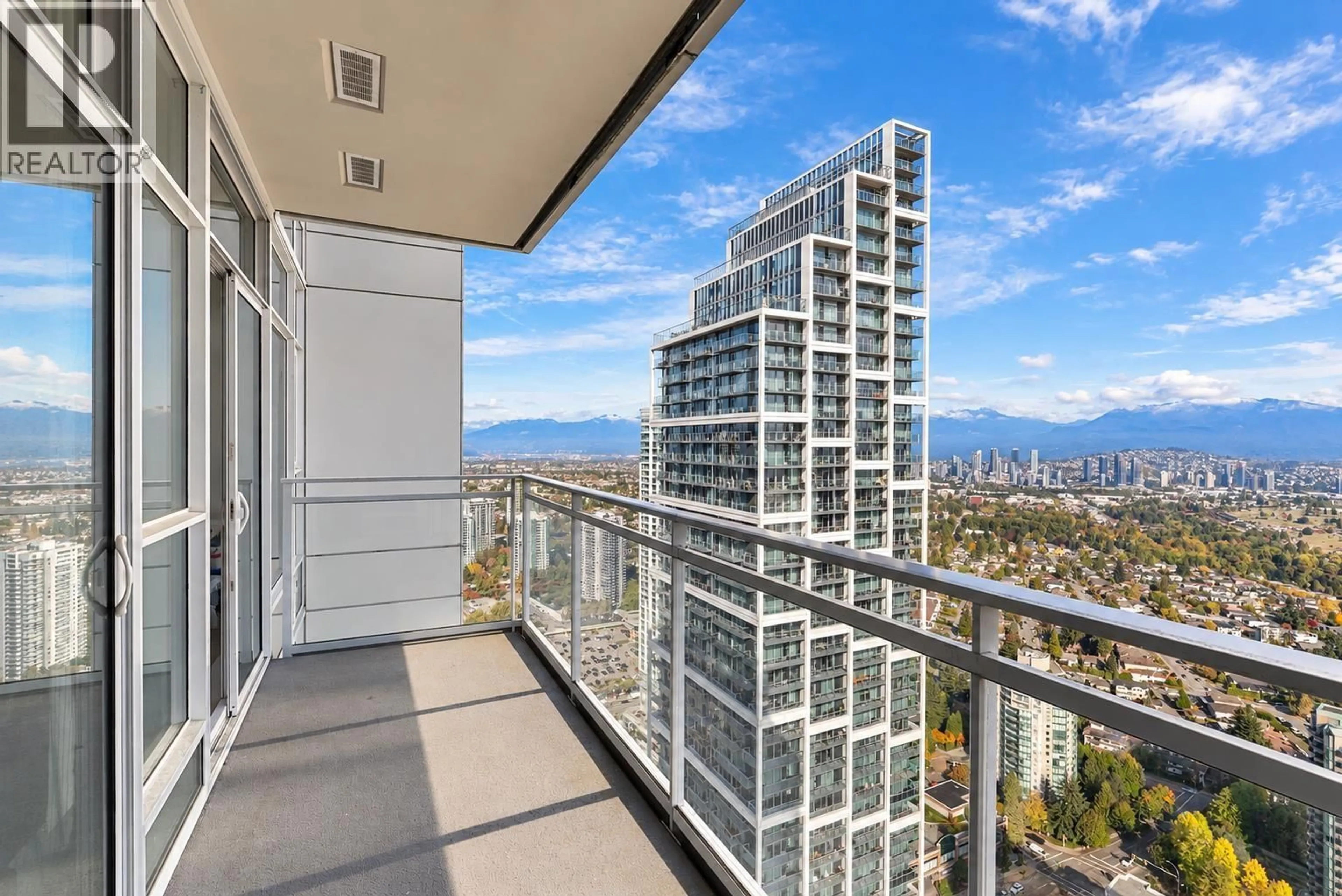 Balcony in the apartment, city buildings view from balcony for 4809 - 4670 ASSEMBLY WAY, Burnaby British Columbia V5H0H3