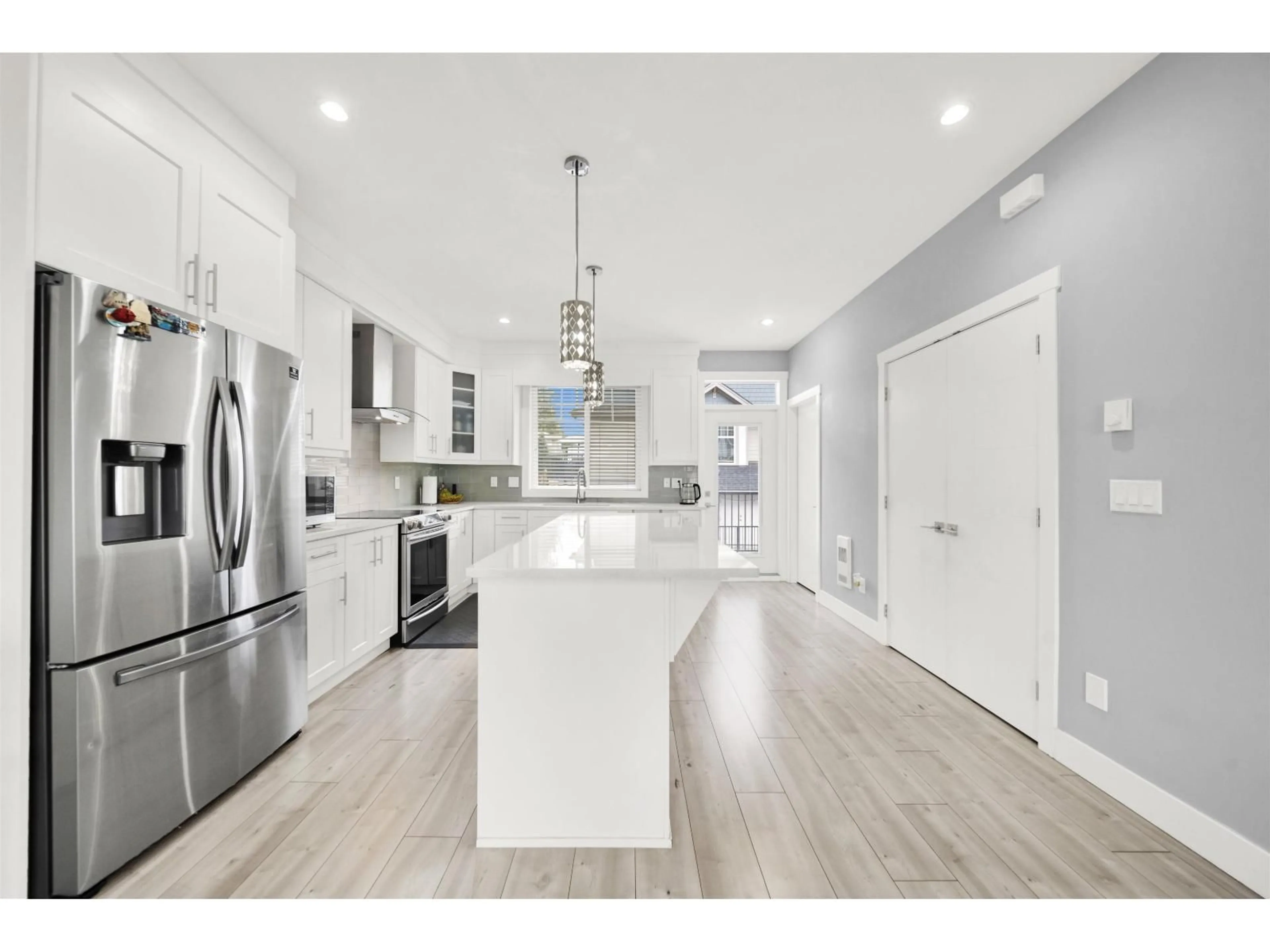 Open concept kitchen, unknown for 108 - 15170 60 AVENUE, Surrey British Columbia V3S0A3