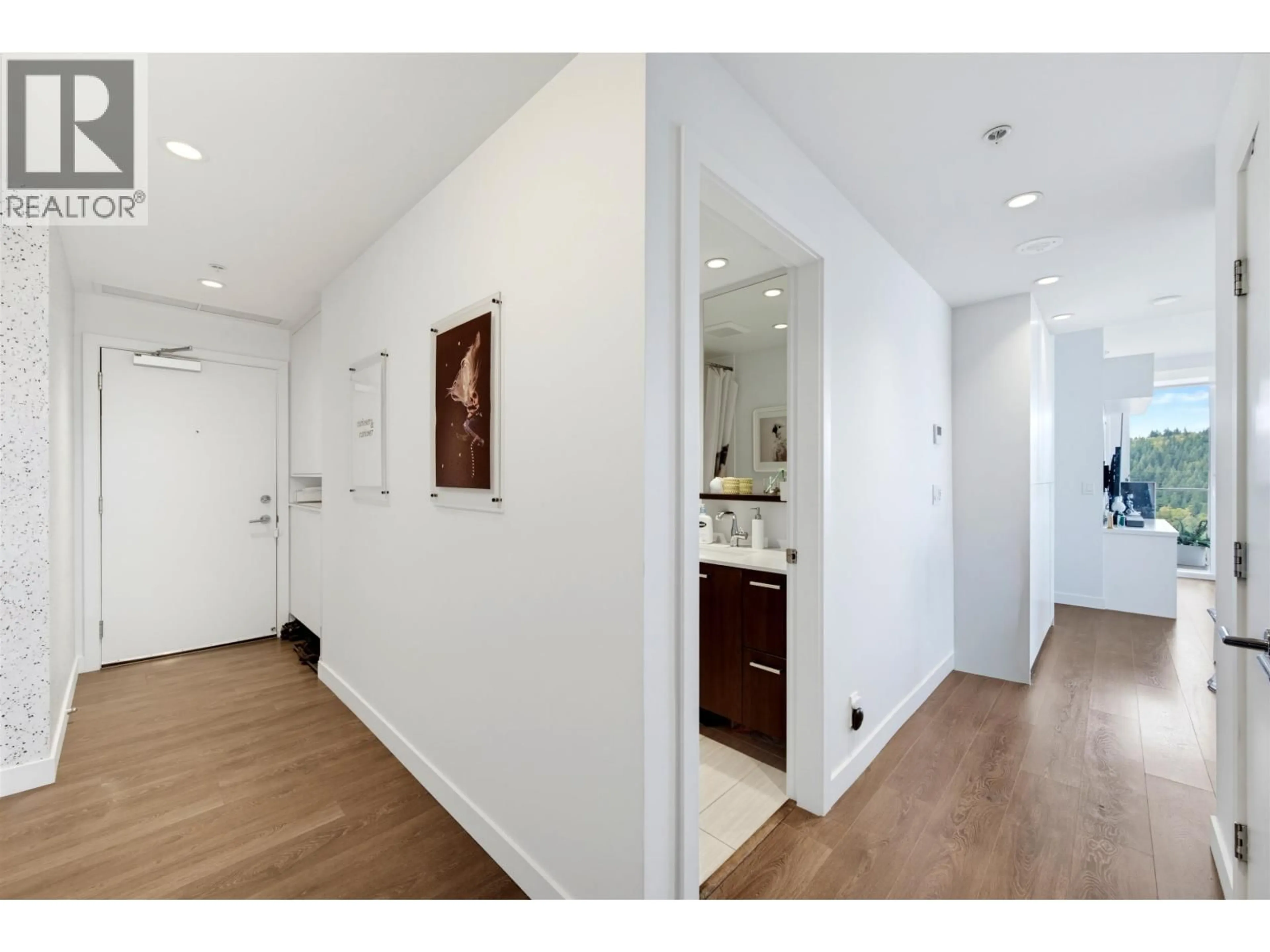 Indoor entryway for 4003 - 567 CLARKE ROAD, Coquitlam British Columbia V3J0K7