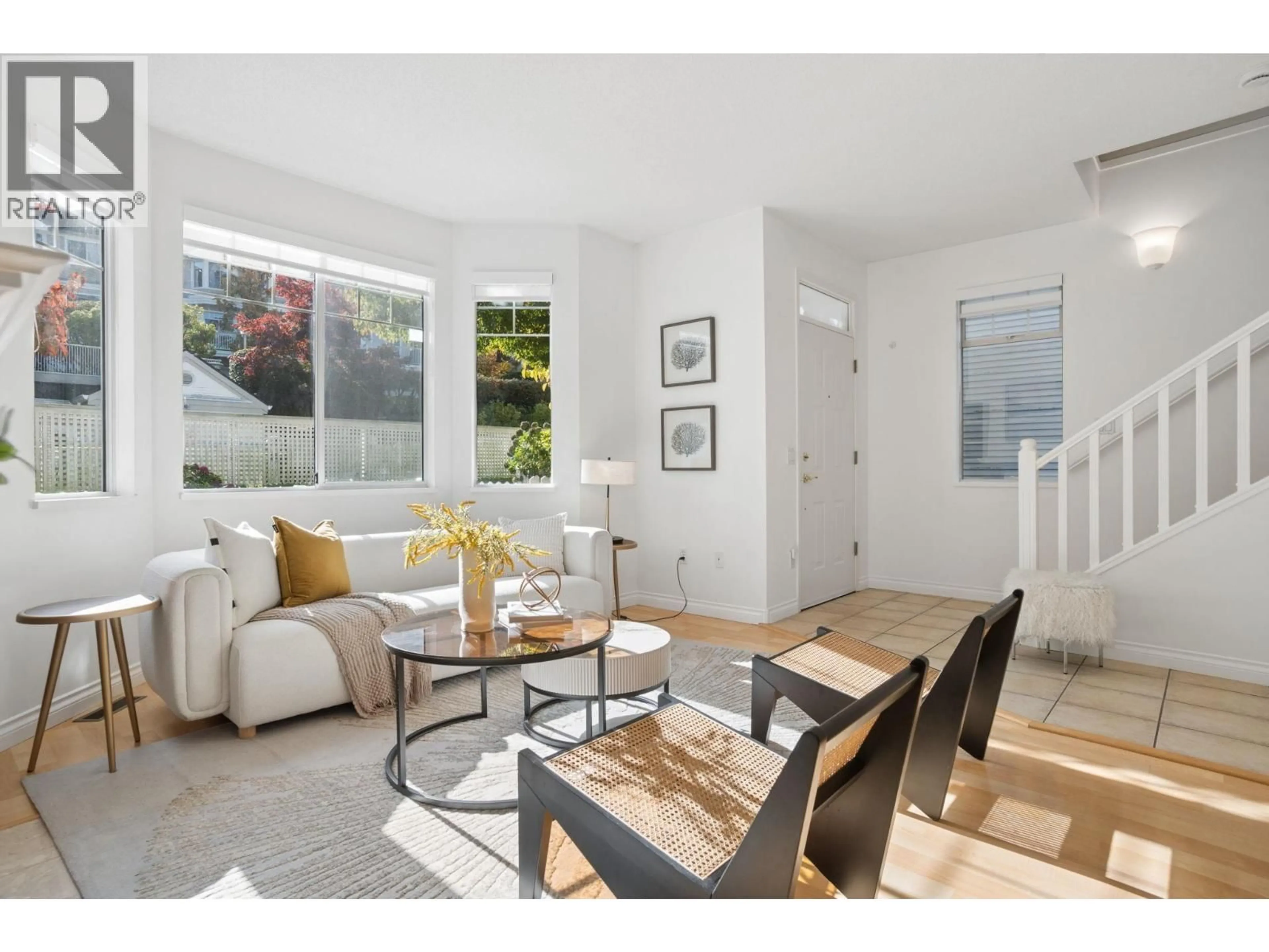 Living room with furniture, unknown for 94 - 7501 CUMBERLAND STREET, Burnaby British Columbia V3N4Y6