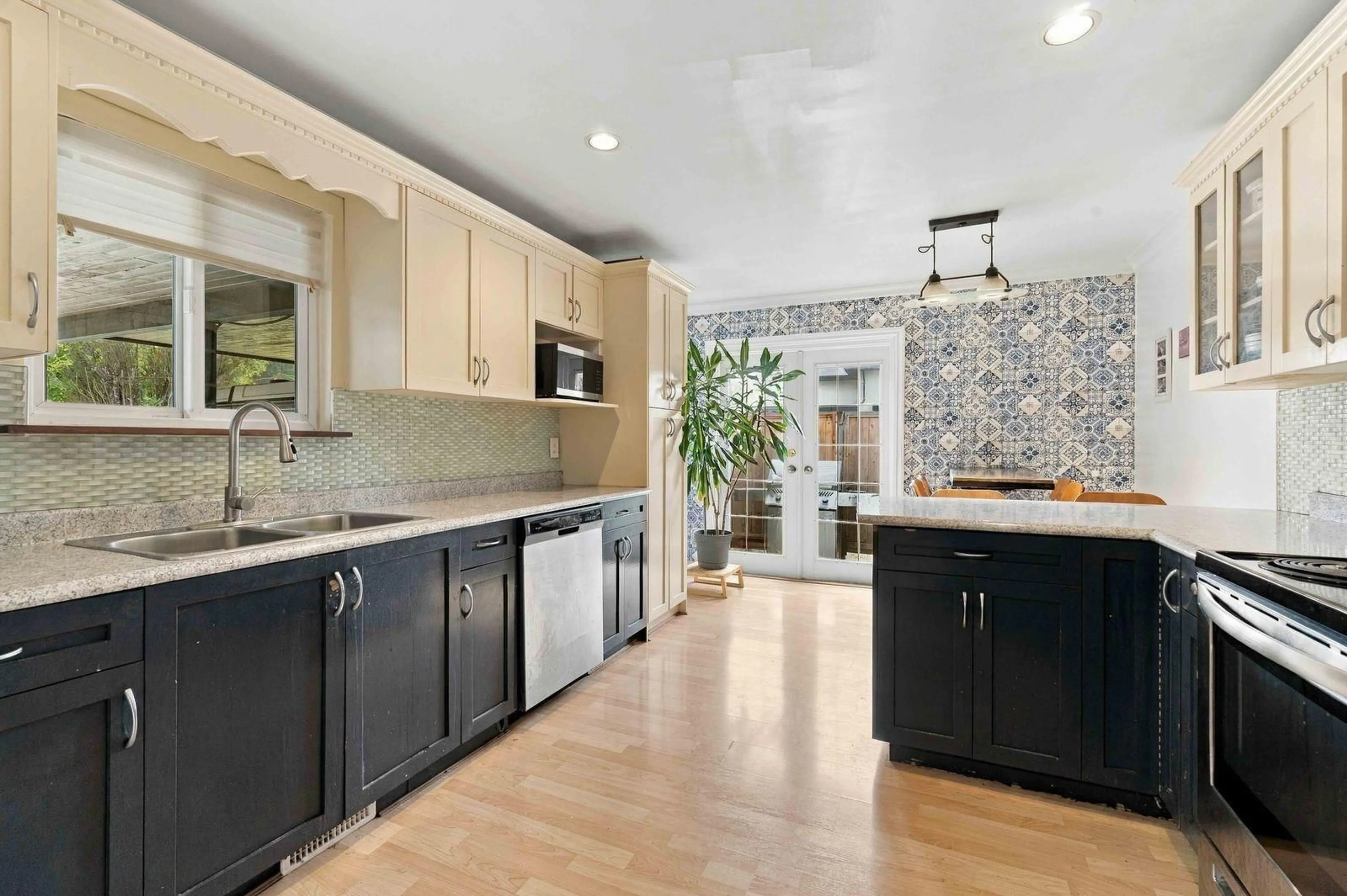 Open concept kitchen, ceramic/tile floor for 6671 CARNCROSS CRESCENT, Delta British Columbia V4E1L5