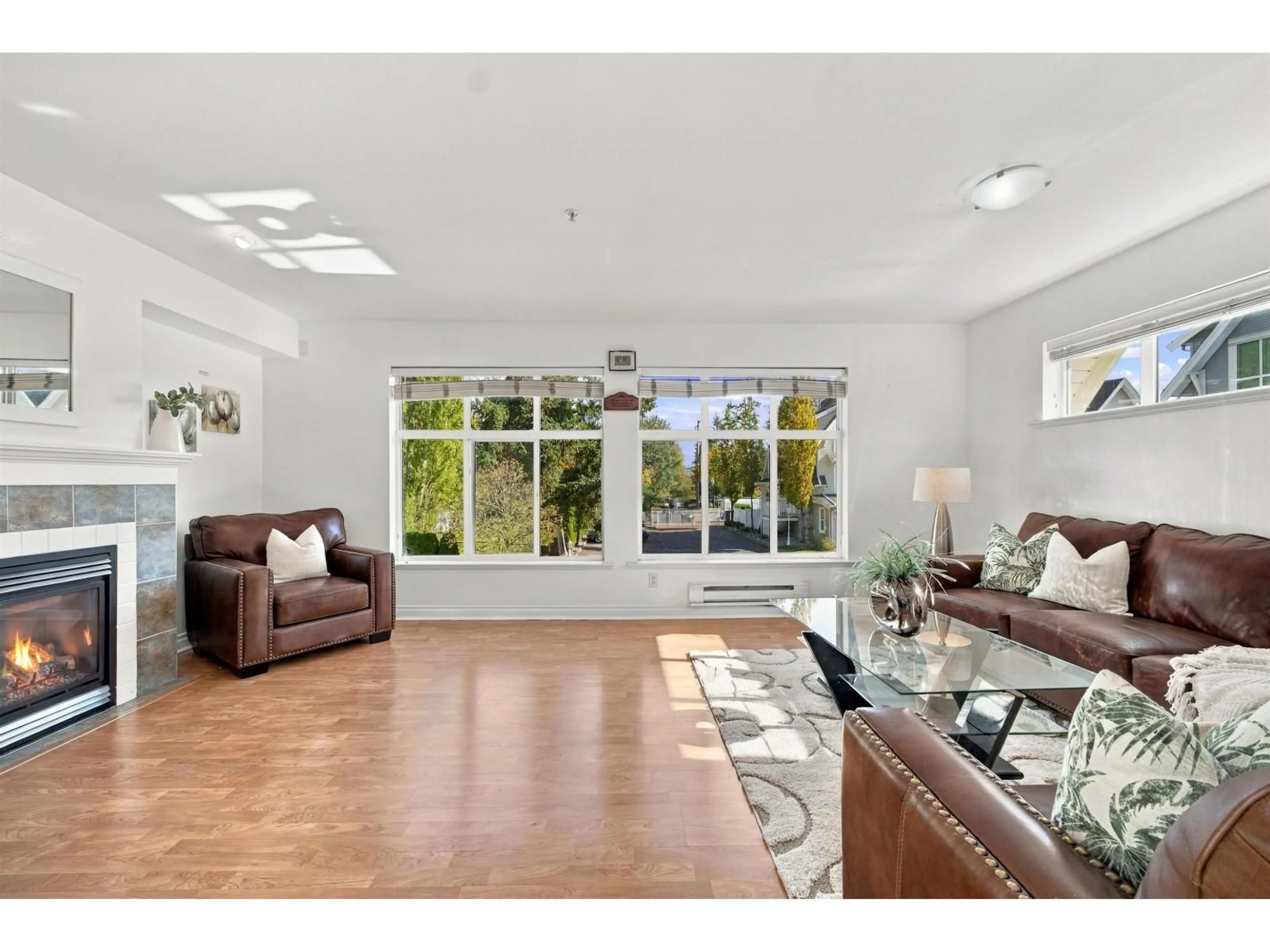 Living room with furniture, unknown for 62 - 6450 199 STREET, Langley British Columbia V2Y2X1
