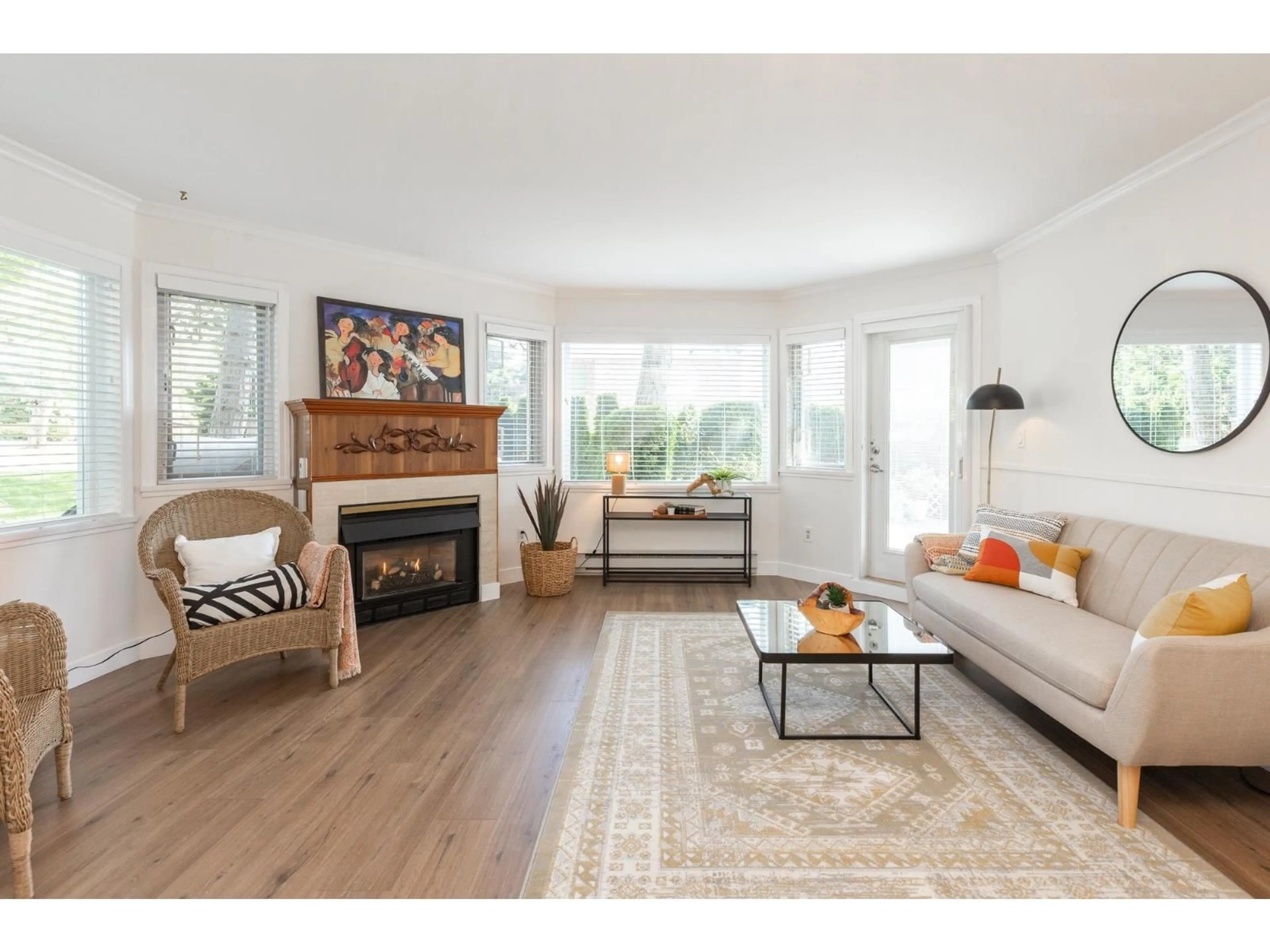 Living room with furniture, wood/laminate floor for 107 - 13965 16 AVENUE, Surrey British Columbia V4P1P8