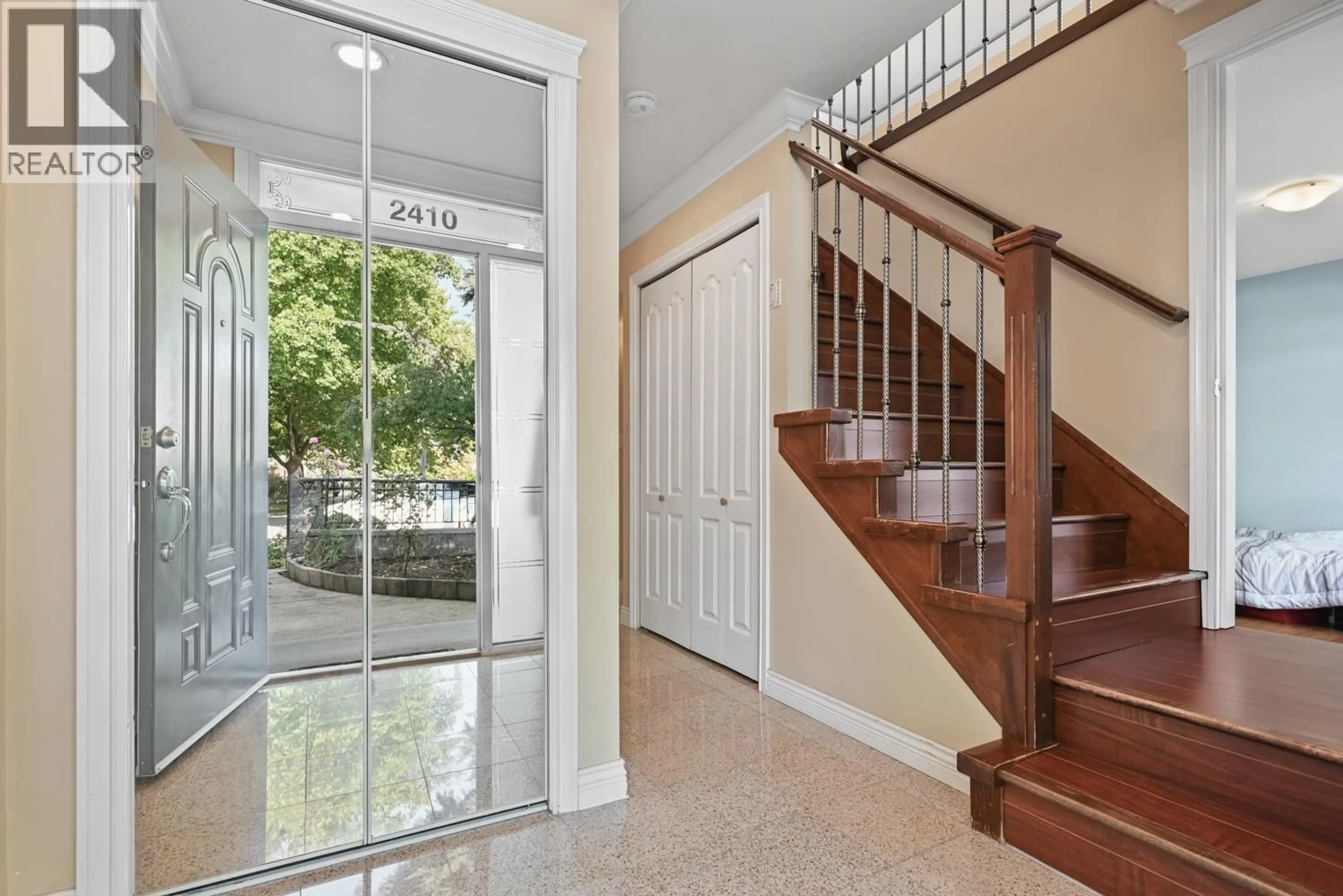 Indoor entryway for 2410 E 19TH AVENUE, Vancouver British Columbia V5M2R9