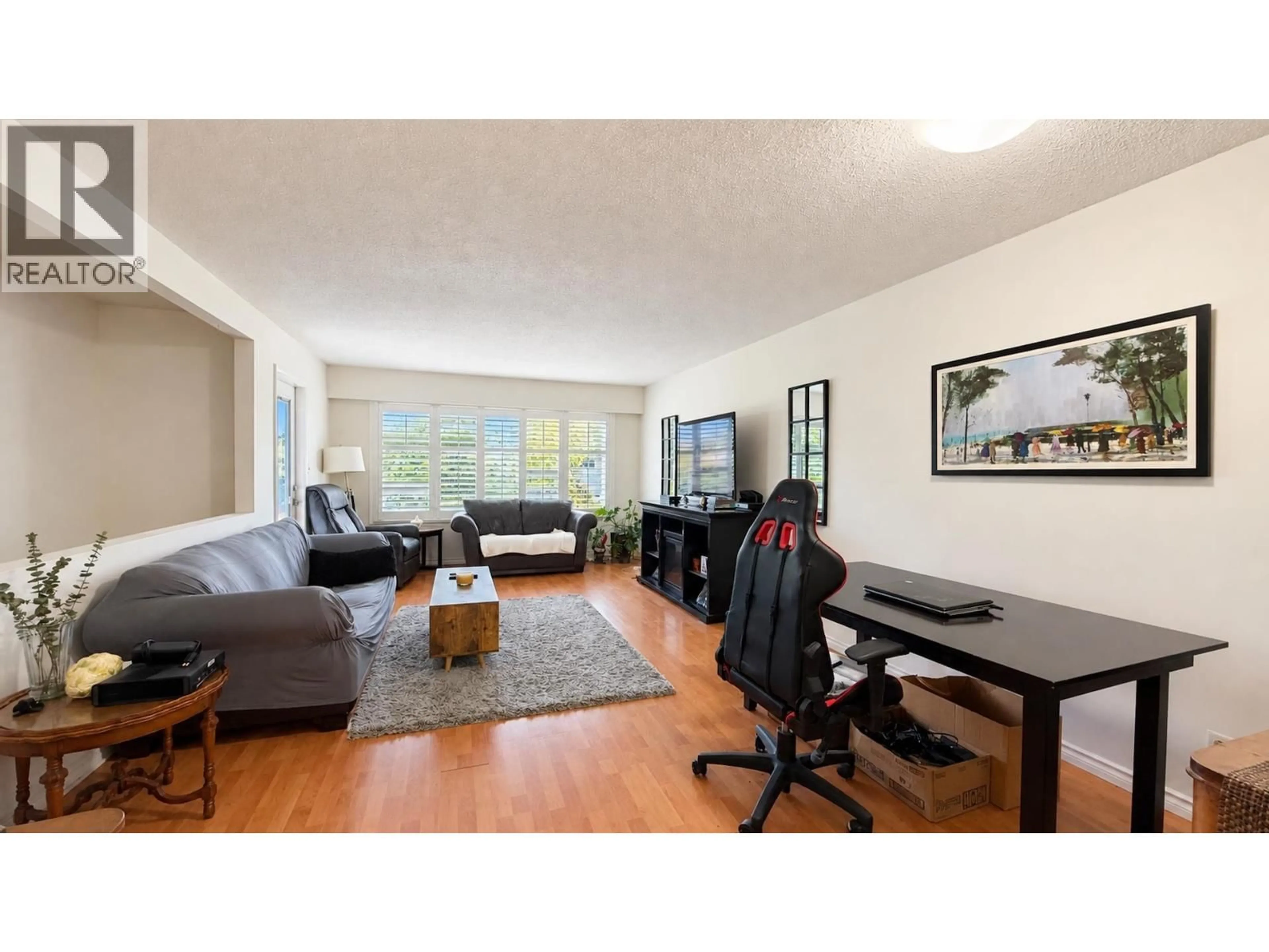 Living room with furniture, wood/laminate floor for 5734 49B AVENUE, Delta British Columbia V4K1Z6