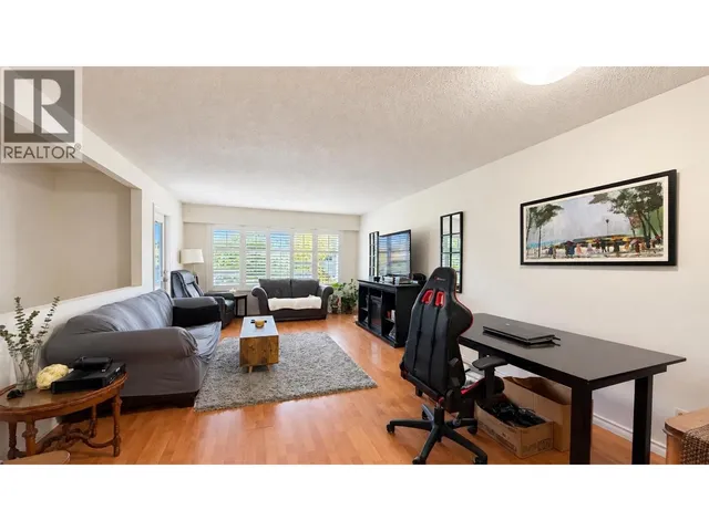 5734 49B AVENUE, Delta 4