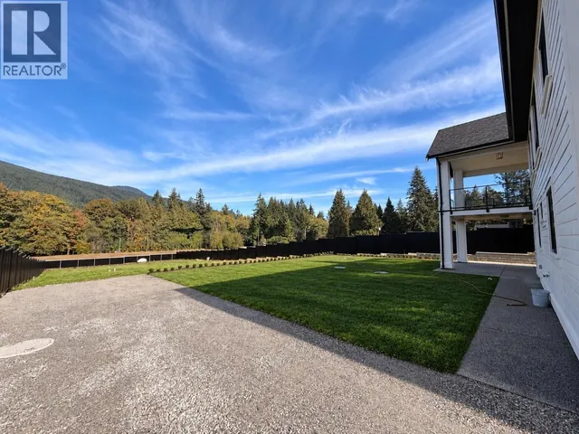 1203 CASTLE ROAD, Gibsons 3
