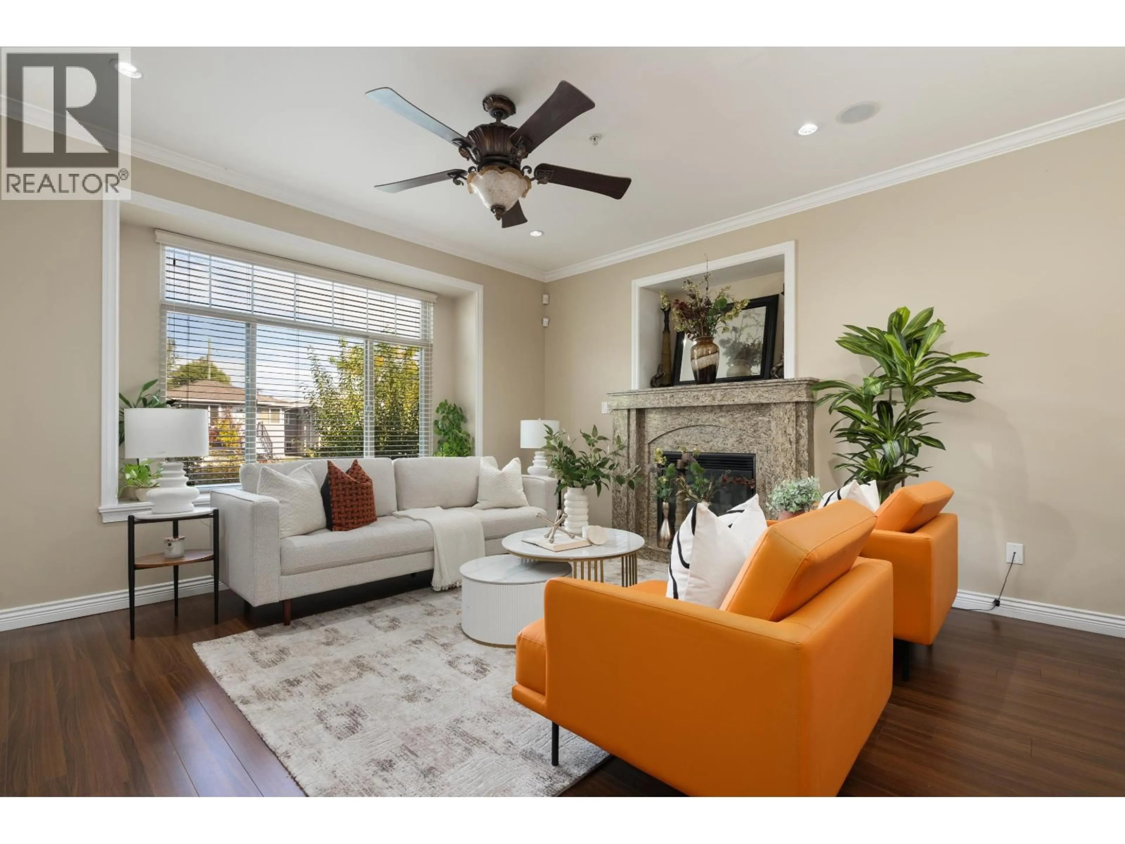 Living room with furniture, unknown for 36 54 AVENUE, Vancouver British Columbia V5X1N4