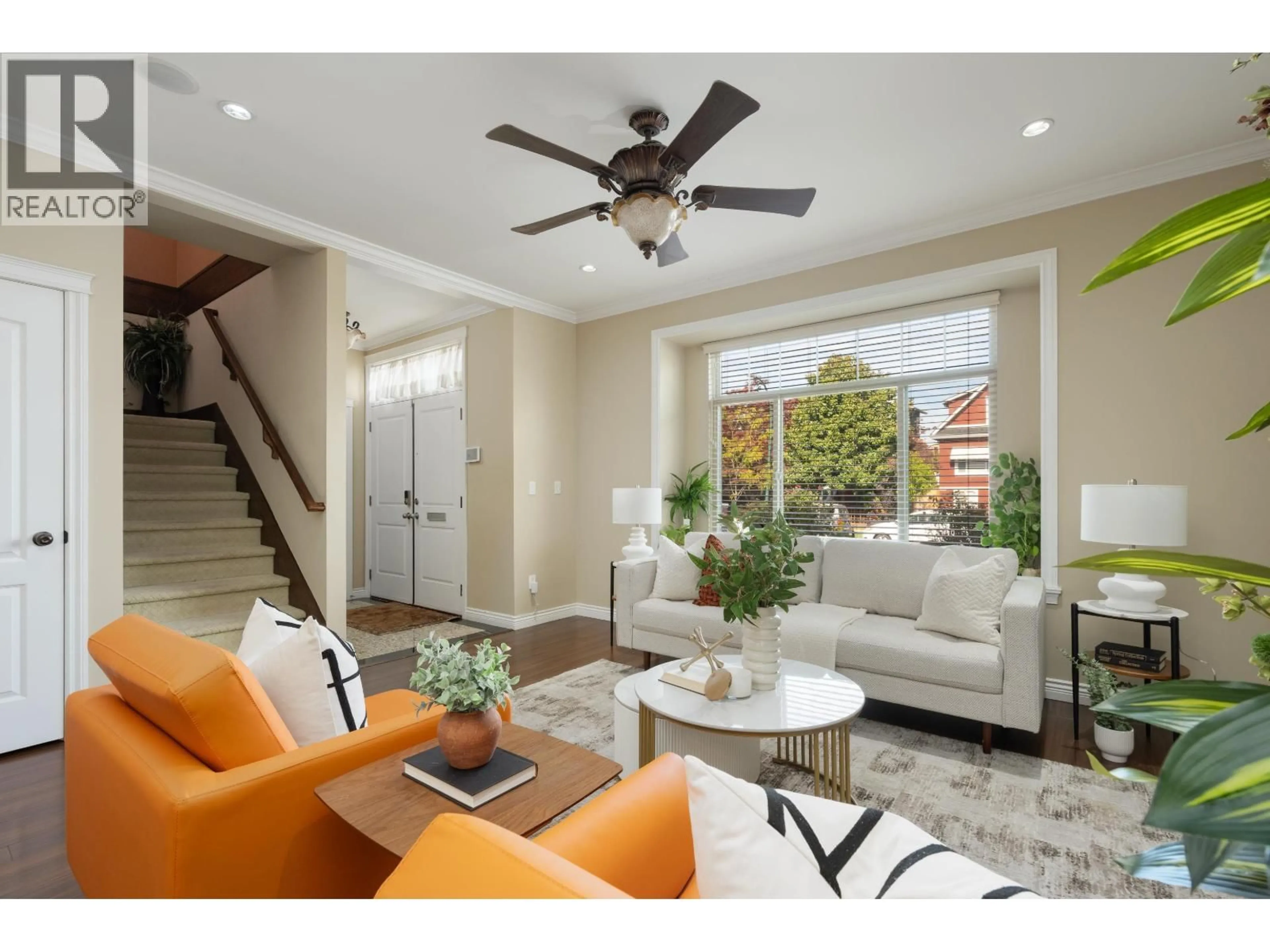 Living room with furniture, ceramic/tile floor for 36 54 AVENUE, Vancouver British Columbia V5X1N4