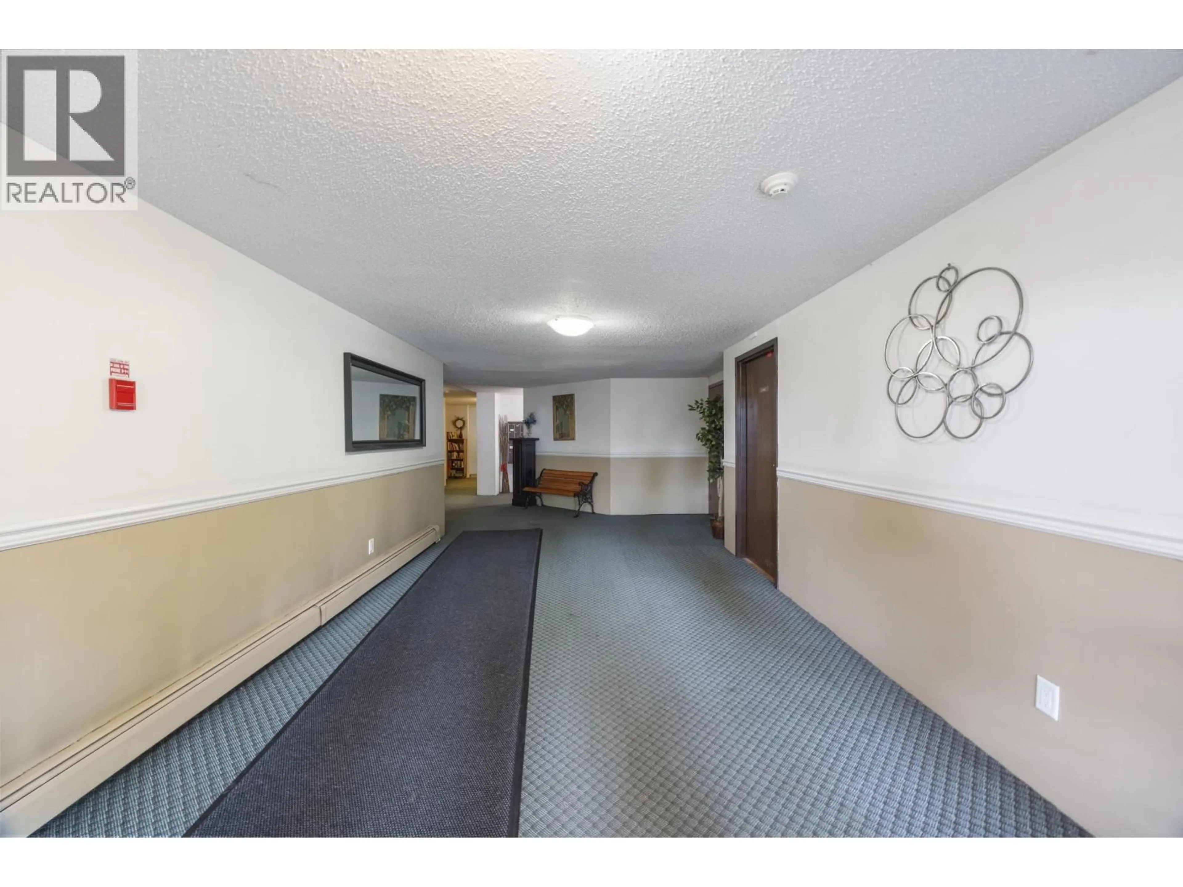 Indoor foyer for 306 - 110 SEVENTH STREET, New Westminster British Columbia V3M5W5