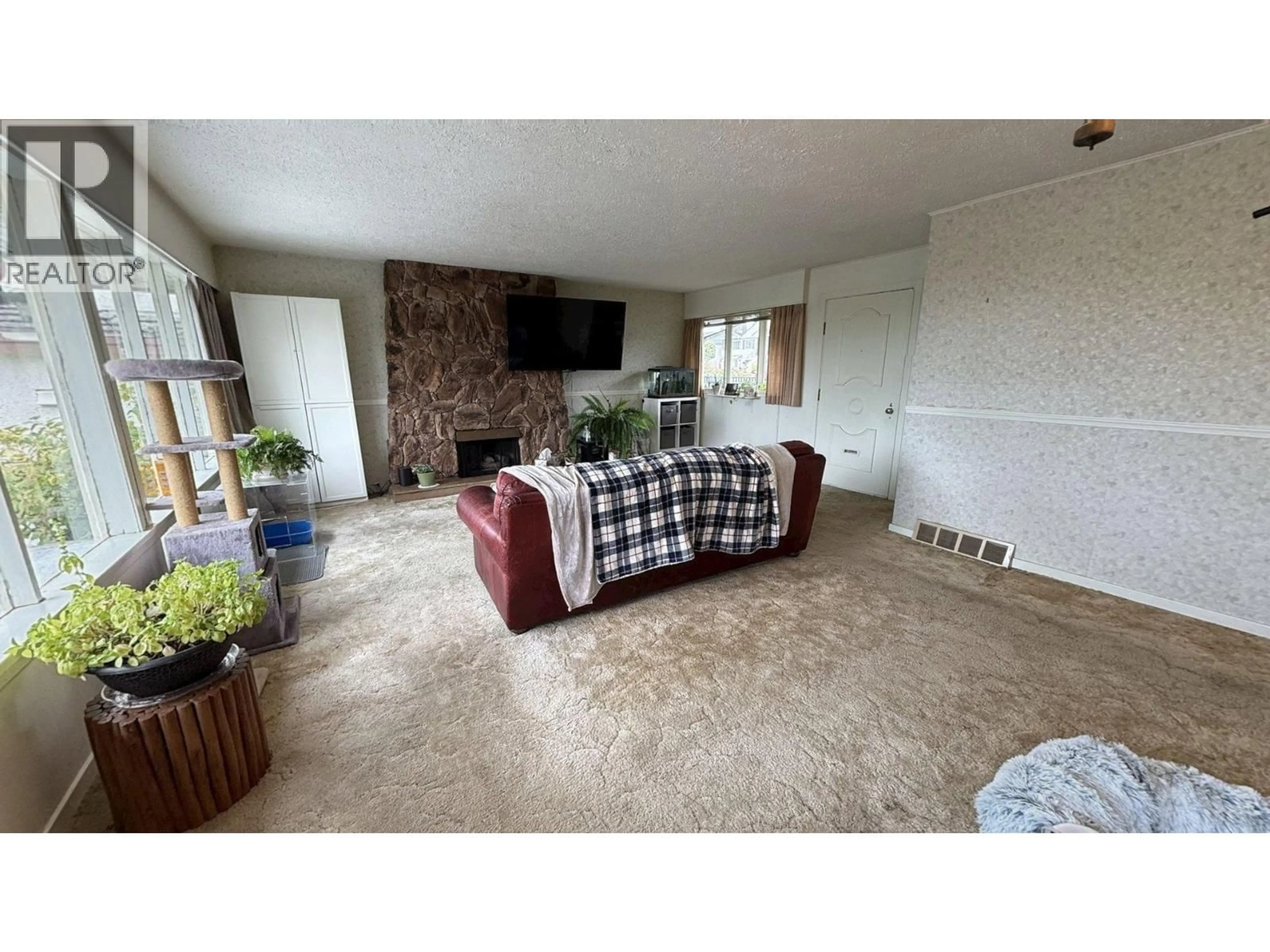 A pic of a room for 4258 IRMIN STREET, Burnaby British Columbia V5J1X5