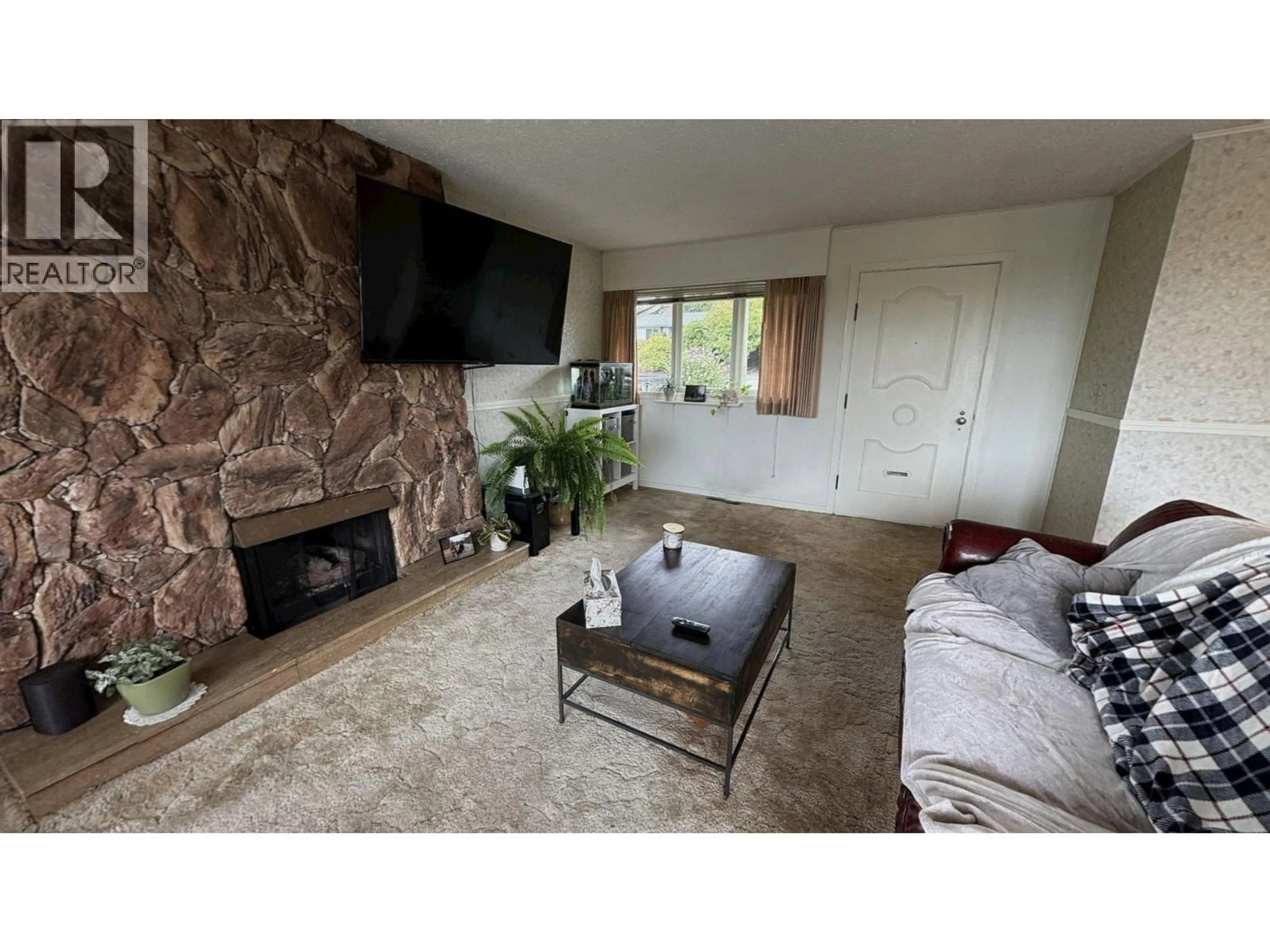 A pic of a room for 4258 IRMIN STREET, Burnaby British Columbia V5J1X5