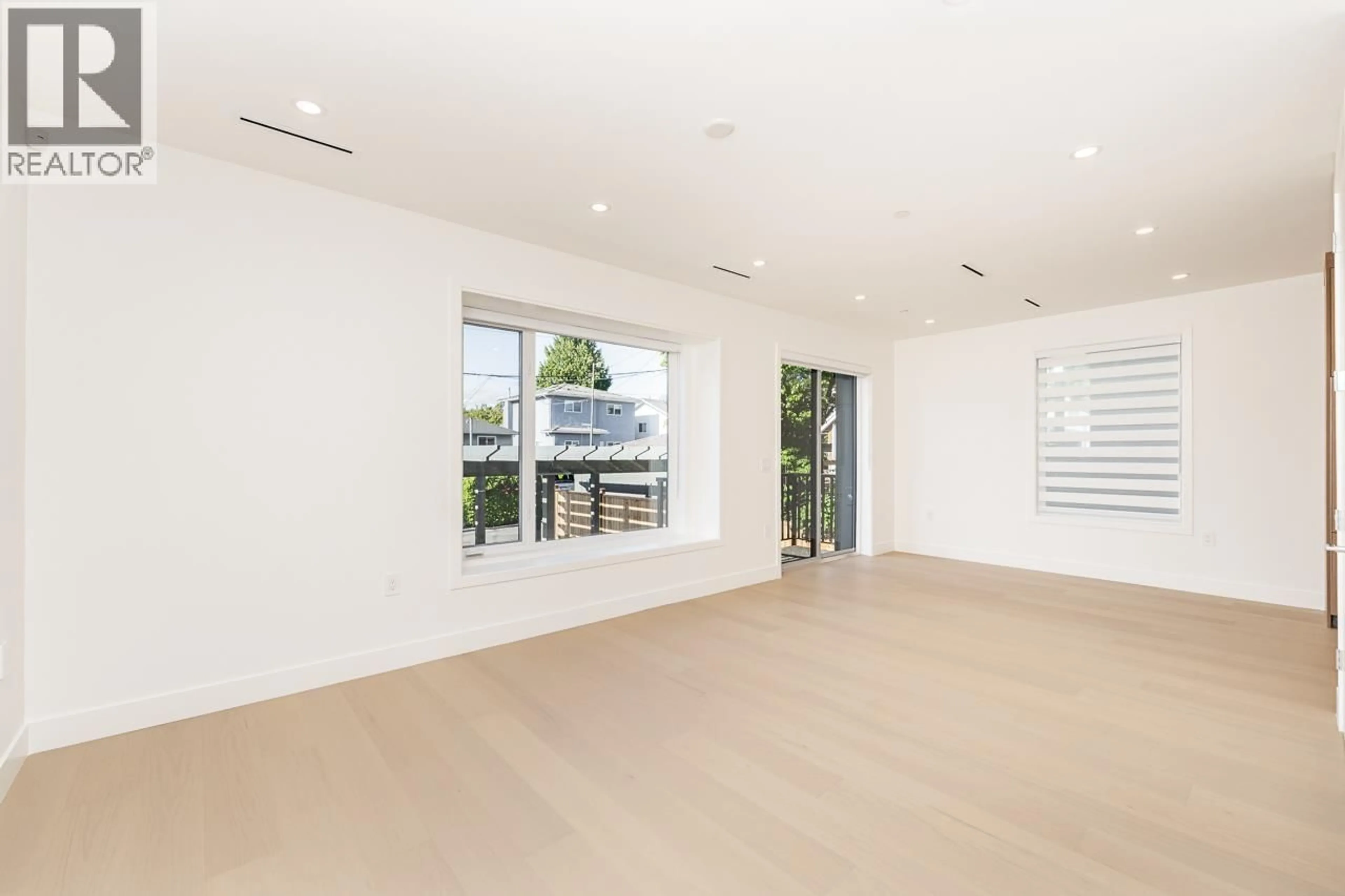 Indoor foyer for 3 - 1845 51ST AVENUE, Vancouver British Columbia V5P1W1