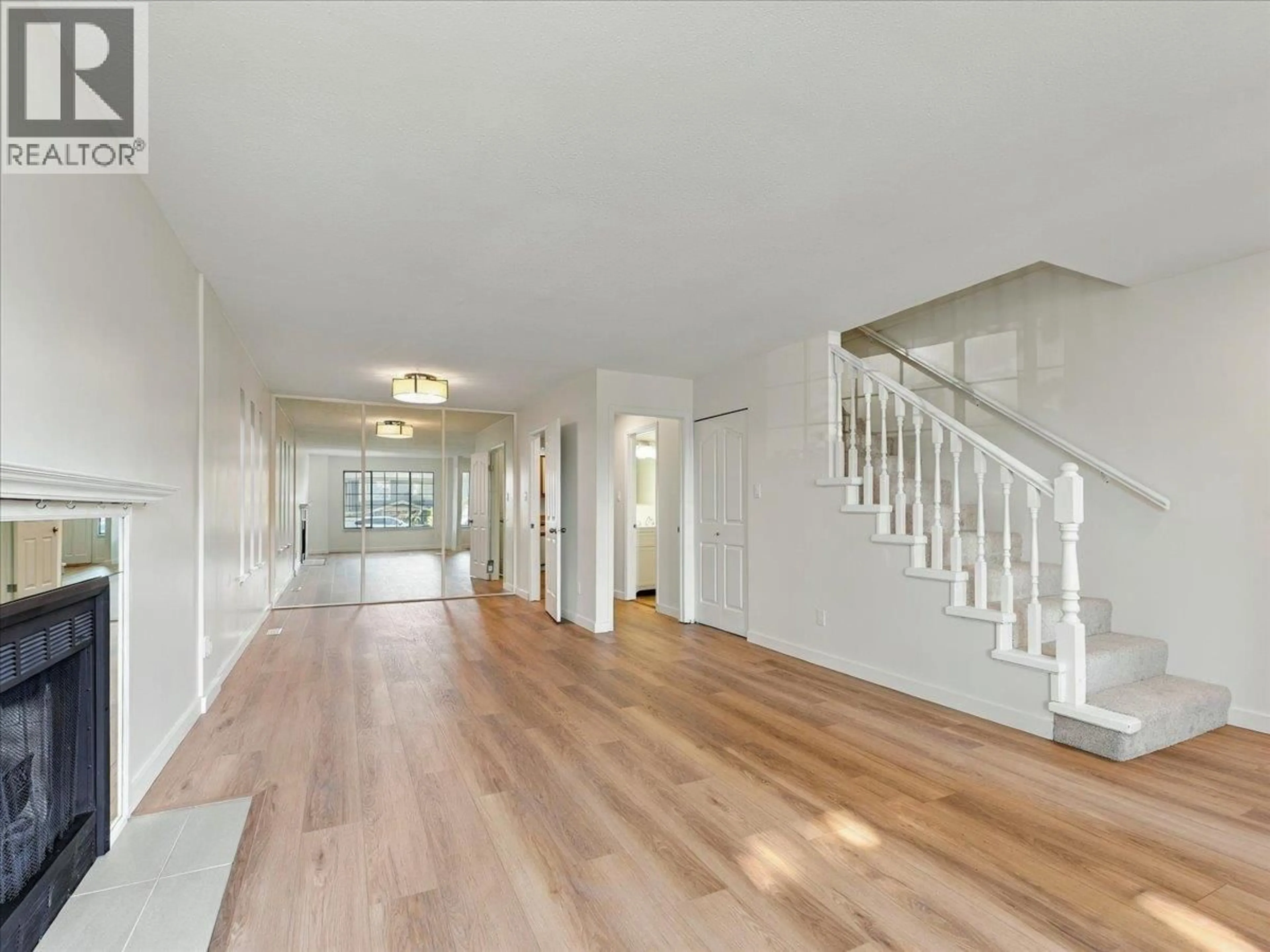 Indoor foyer for 240 18TH STREET, North Vancouver British Columbia V7L2X6