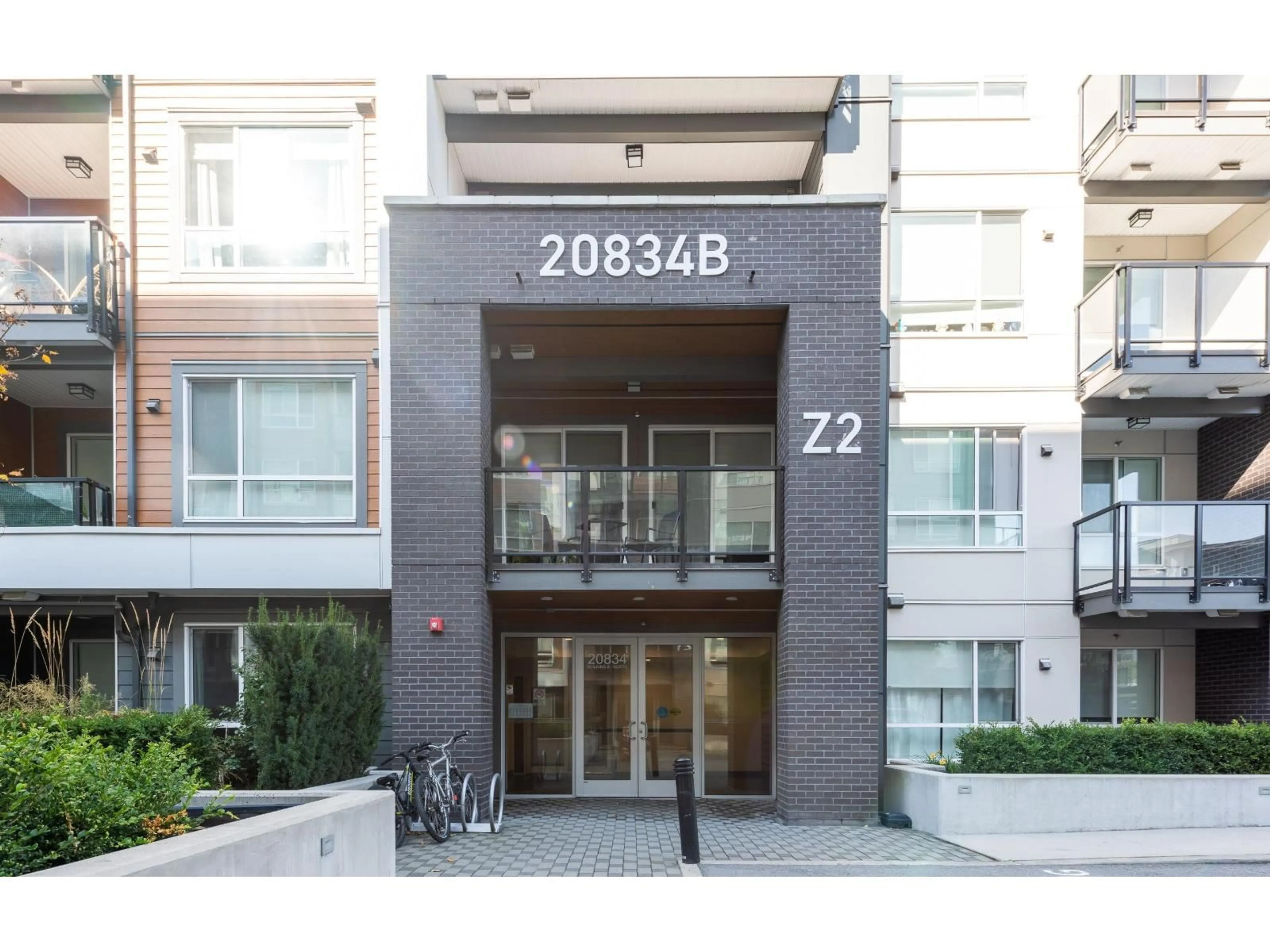 Indoor foyer for B324 - 20834 80 AVENUE, Langley British Columbia V2Y3M6