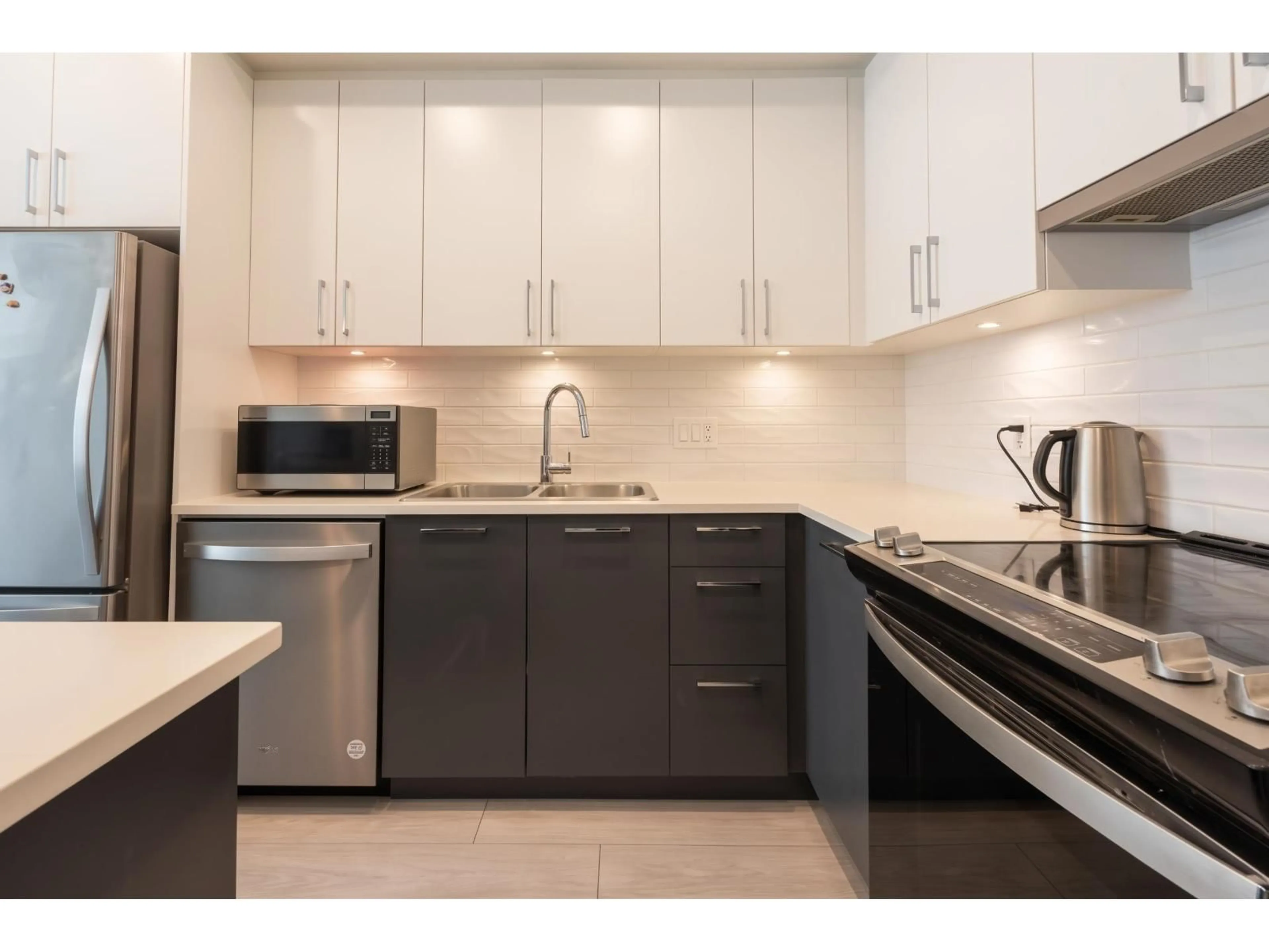 Standard kitchen, ceramic/tile floor for B324 - 20834 80 AVENUE, Langley British Columbia V2Y3M6