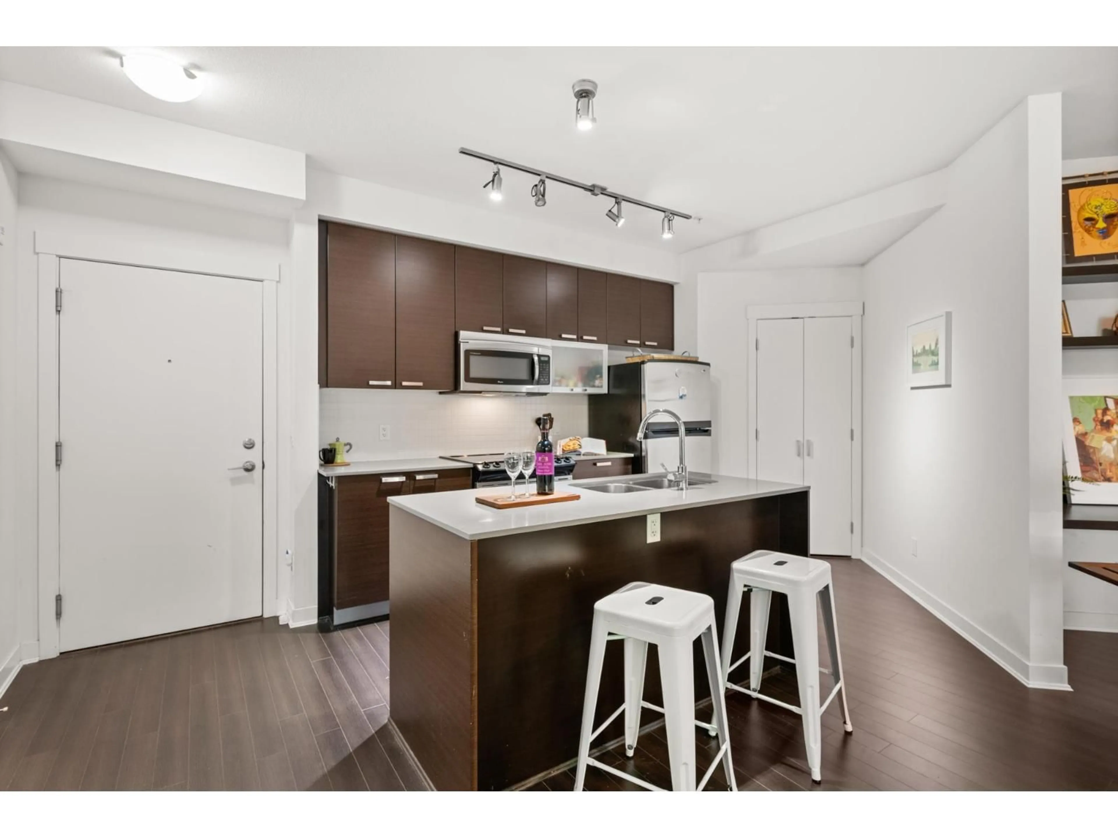 Standard kitchen, wood/laminate floor for 331 - 18818 68 AVENUE, Surrey British Columbia V4N6K2