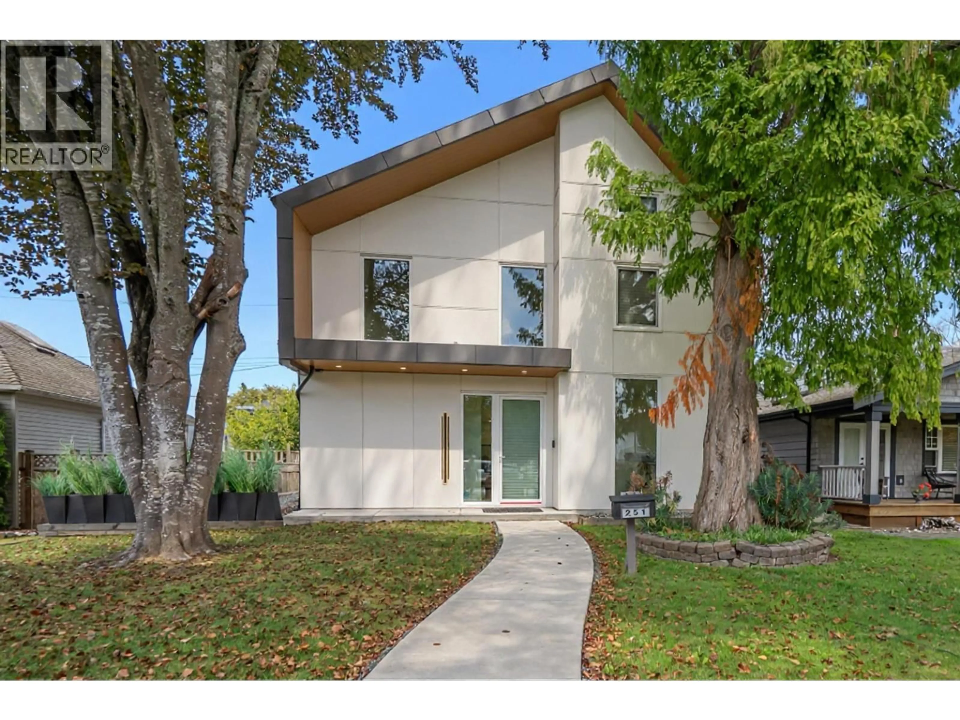 Home with vinyl exterior material, street for 251 DOUGLAS CRESCENT, Richmond British Columbia V7B1E4
