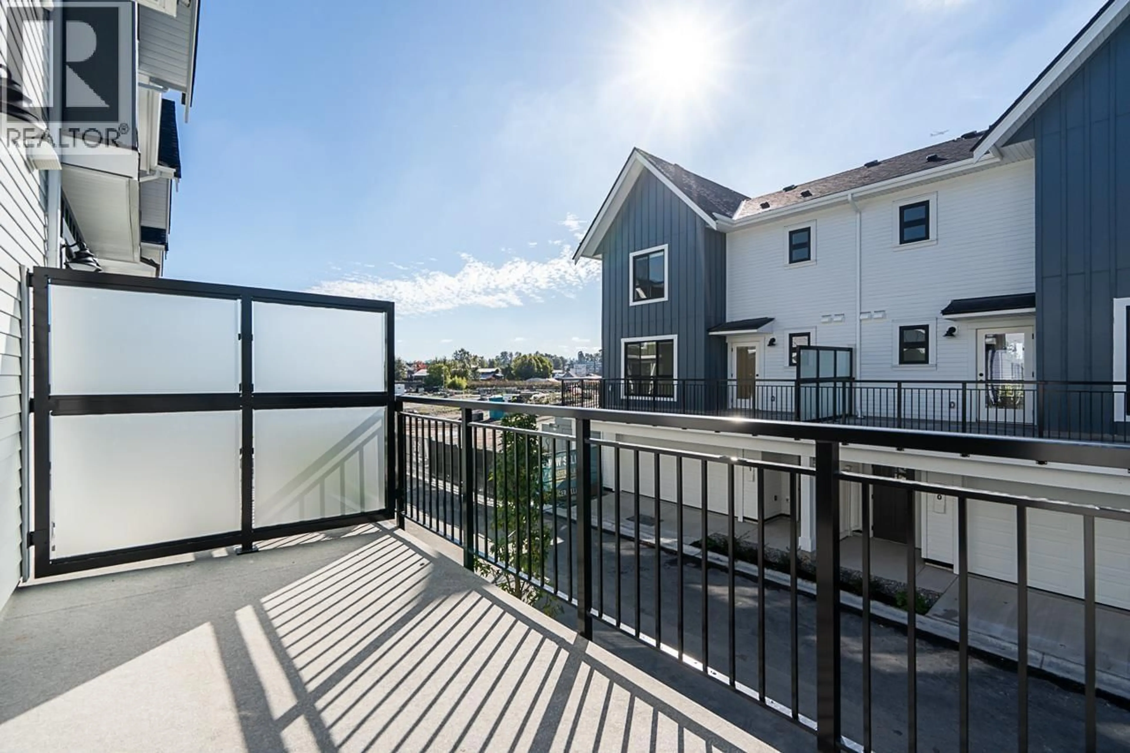 Patio, water/lake/river/ocean view for 137 - 388 DUNCAN STREET, New Westminster British Columbia V3M0P9