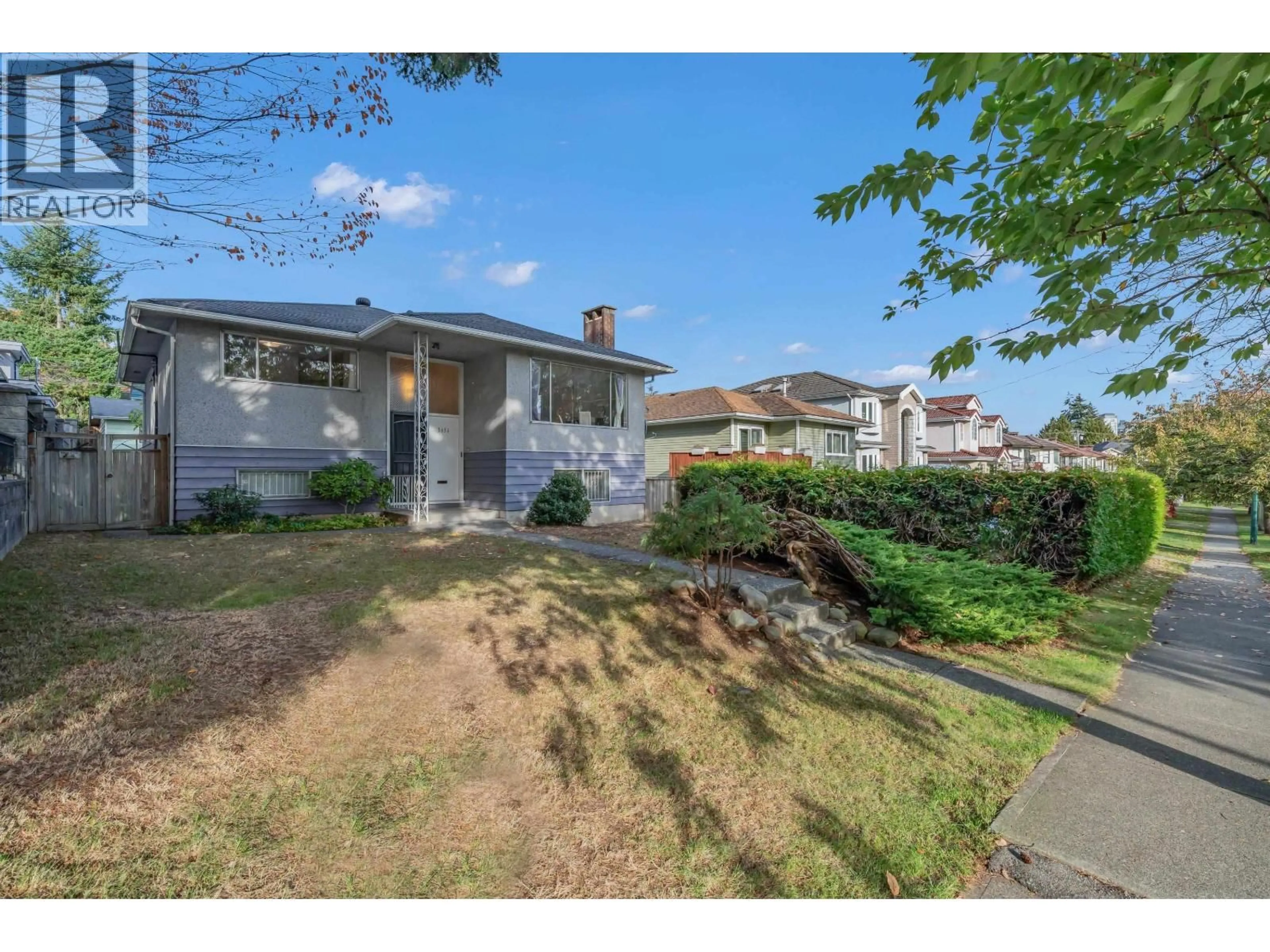 A pic from outside/outdoor area/front of a property/back of a property/a pic from drone, street for 3631 WELLINGTON AVENUE, Vancouver British Columbia V5R4Z4