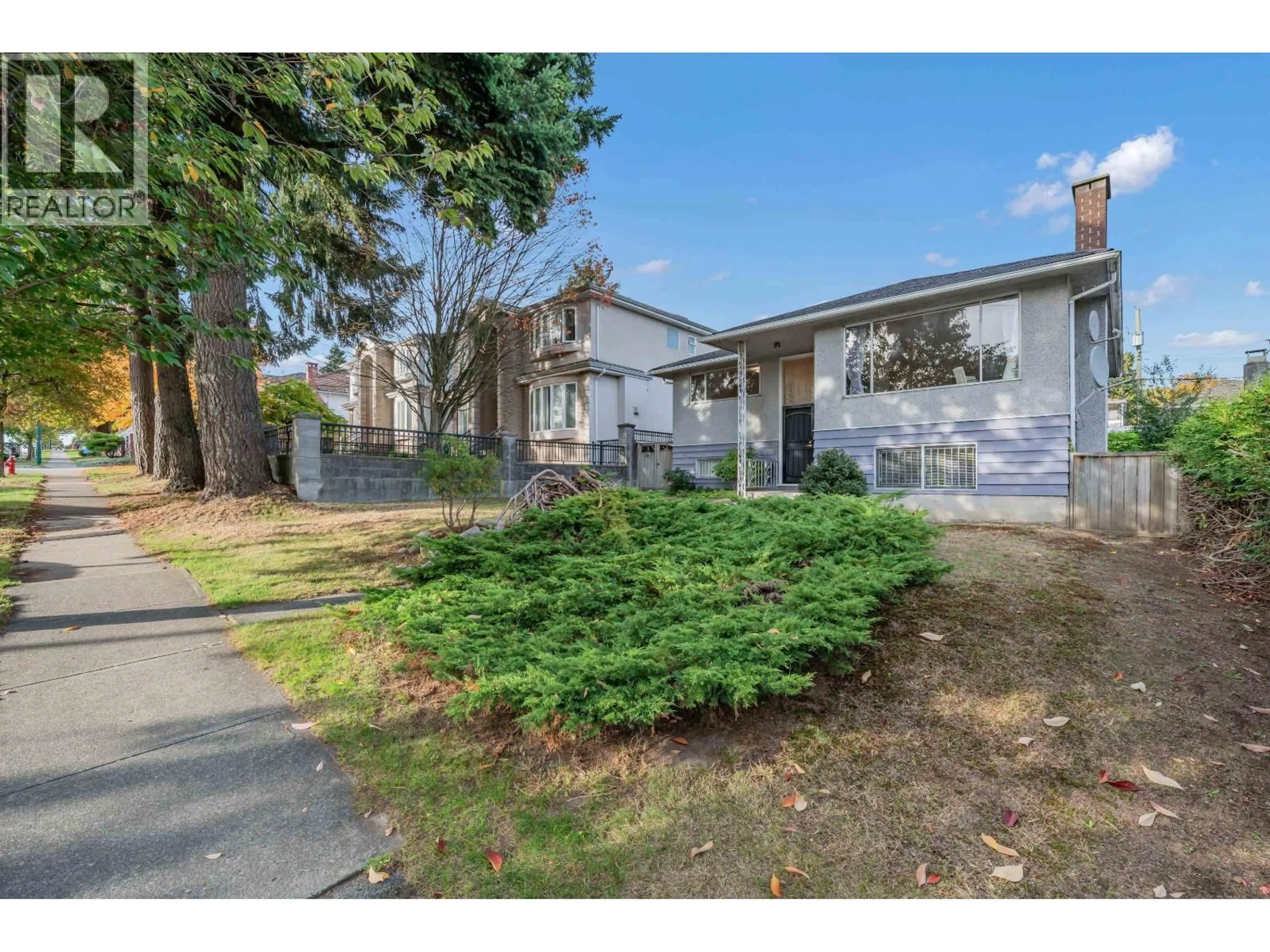 A pic from outside/outdoor area/front of a property/back of a property/a pic from drone, street for 3631 WELLINGTON AVENUE, Vancouver British Columbia V5R4Z4
