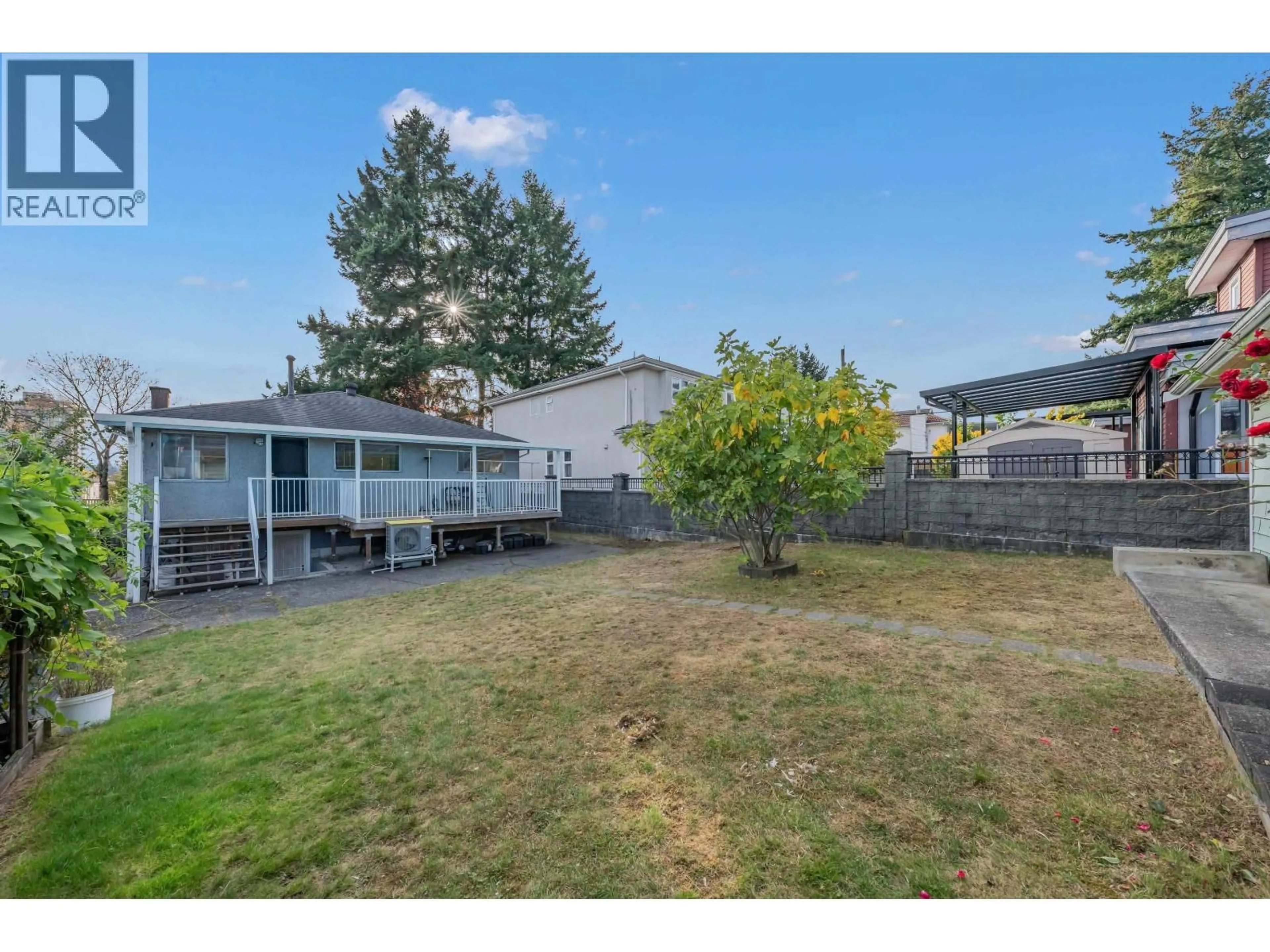 A pic from outside/outdoor area/front of a property/back of a property/a pic from drone, unknown for 3631 WELLINGTON AVENUE, Vancouver British Columbia V5R4Z4