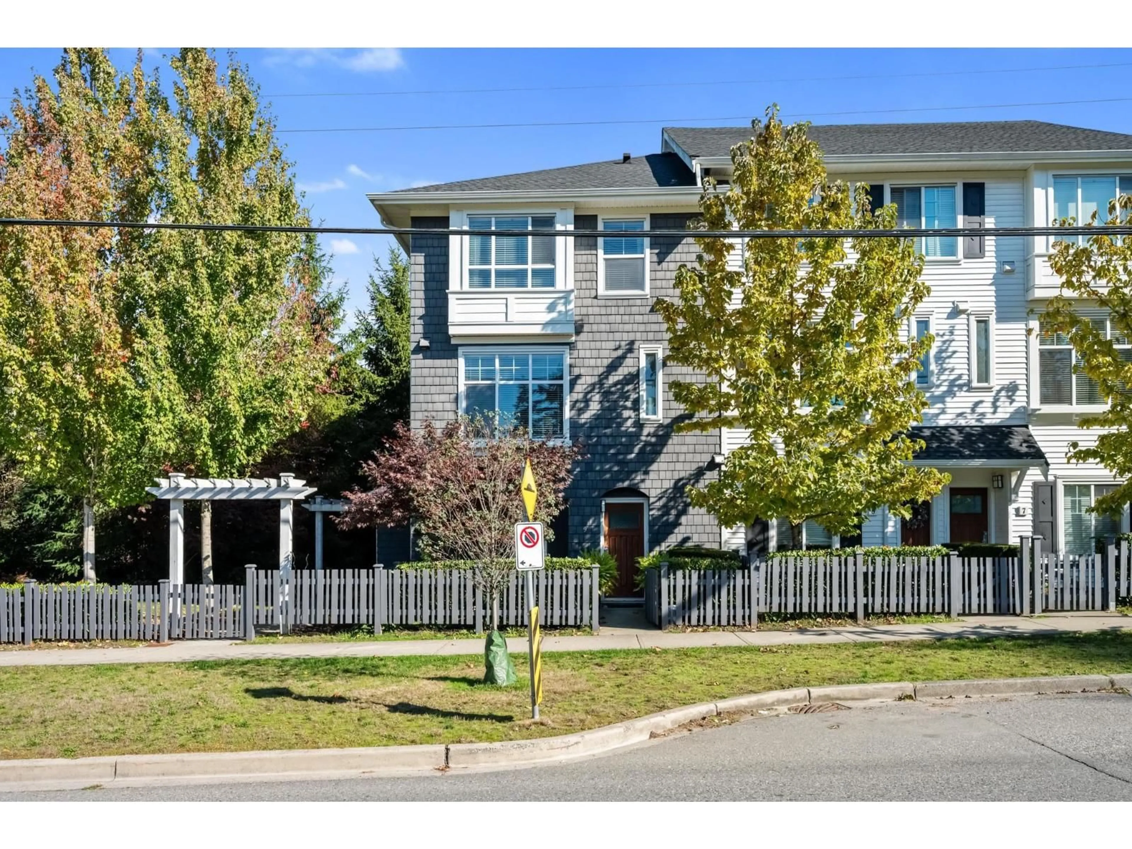 Home with vinyl exterior material, street for 9 - 2550 156 STREET, Surrey British Columbia V4P1C8