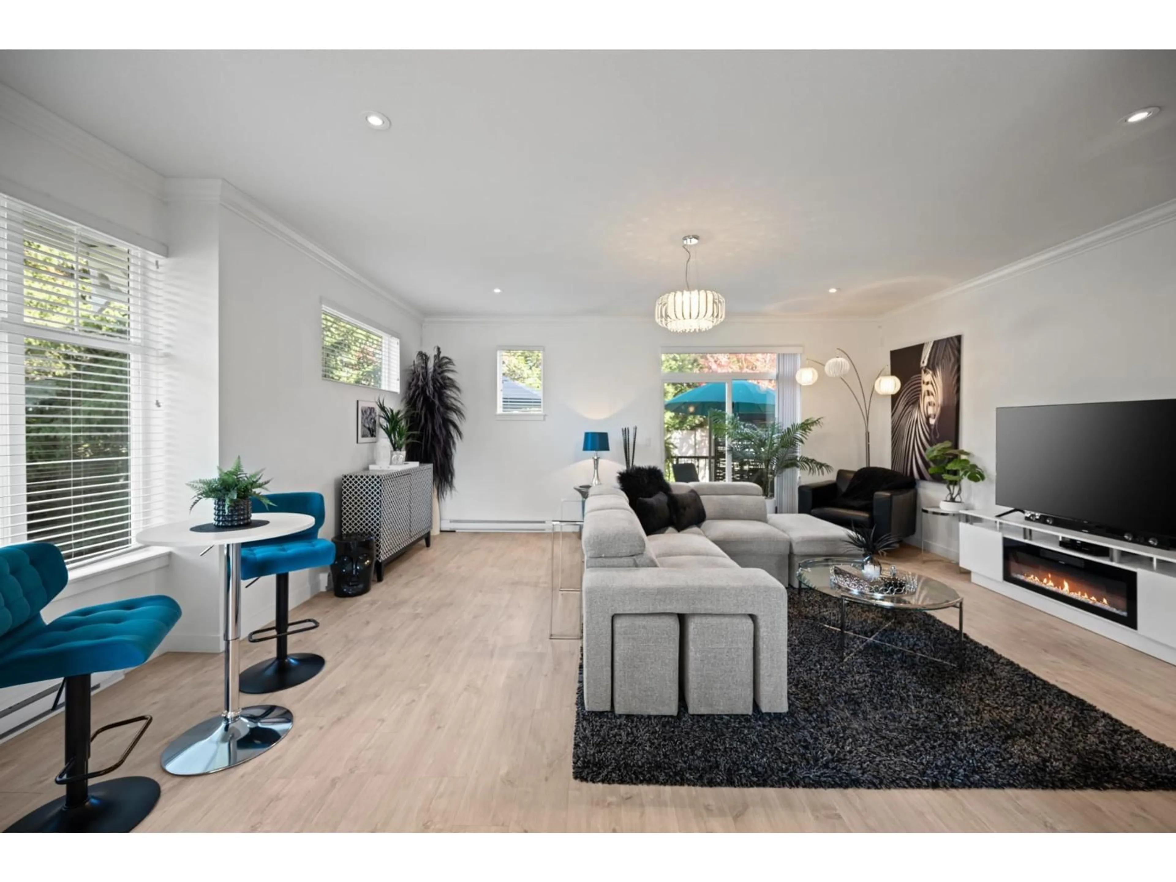 Living room with furniture, wood/laminate floor for 9 - 2550 156 STREET, Surrey British Columbia V4P1C8