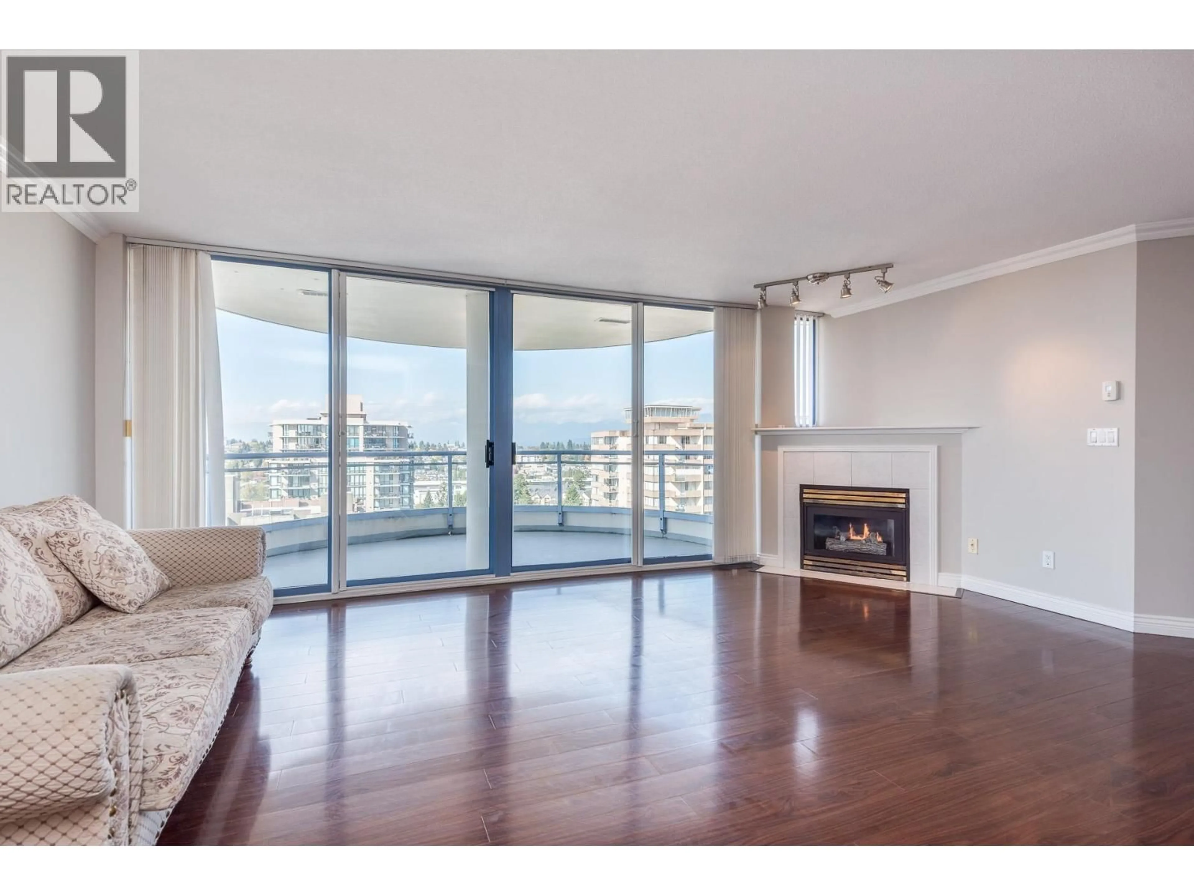 Living room with furniture, wood/laminate floor for 1701 - 739 PRINCESS STREET, New Westminster British Columbia V3M6V6