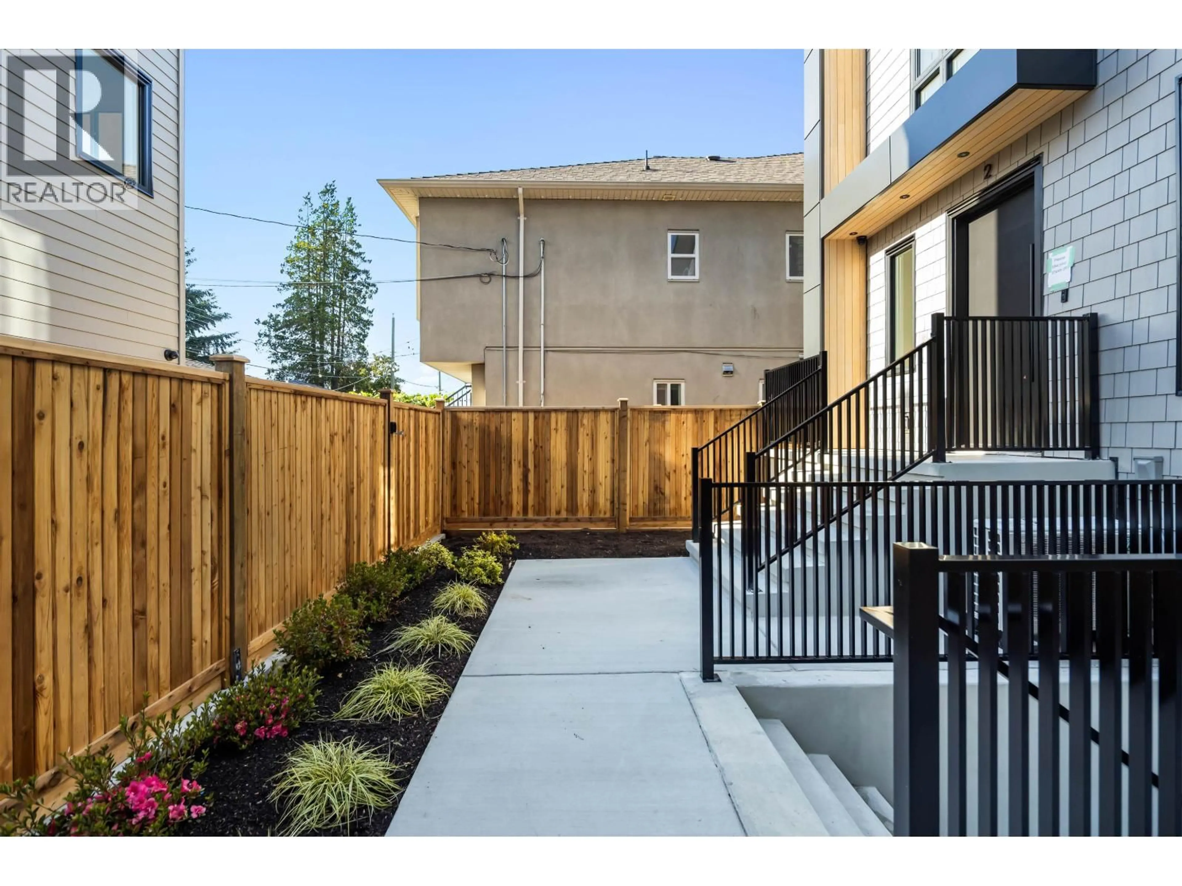Patio, street for 2 - 6831 SALISBURY AVENUE, Burnaby British Columbia V5E2Z4