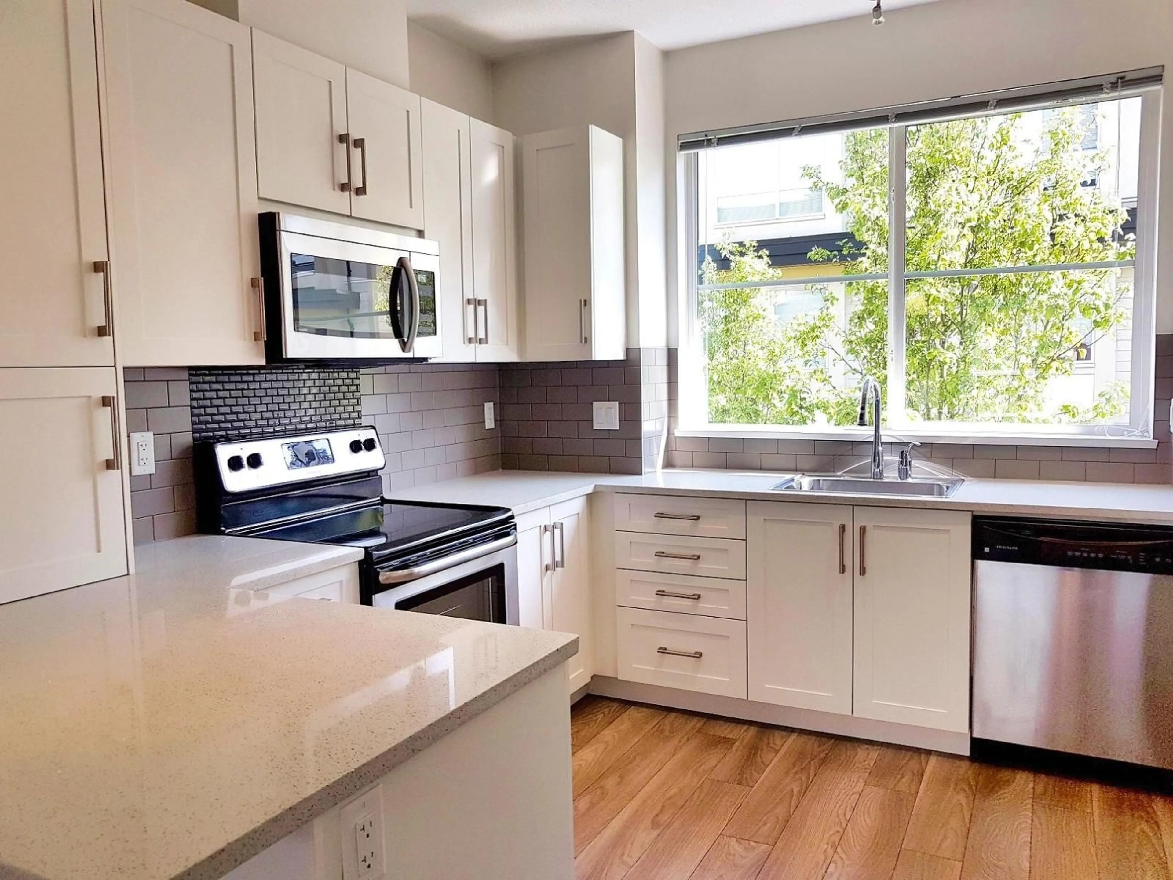 Open concept kitchen, unknown for 61 - 19477 72A AVENUE, Surrey British Columbia V4N6M2