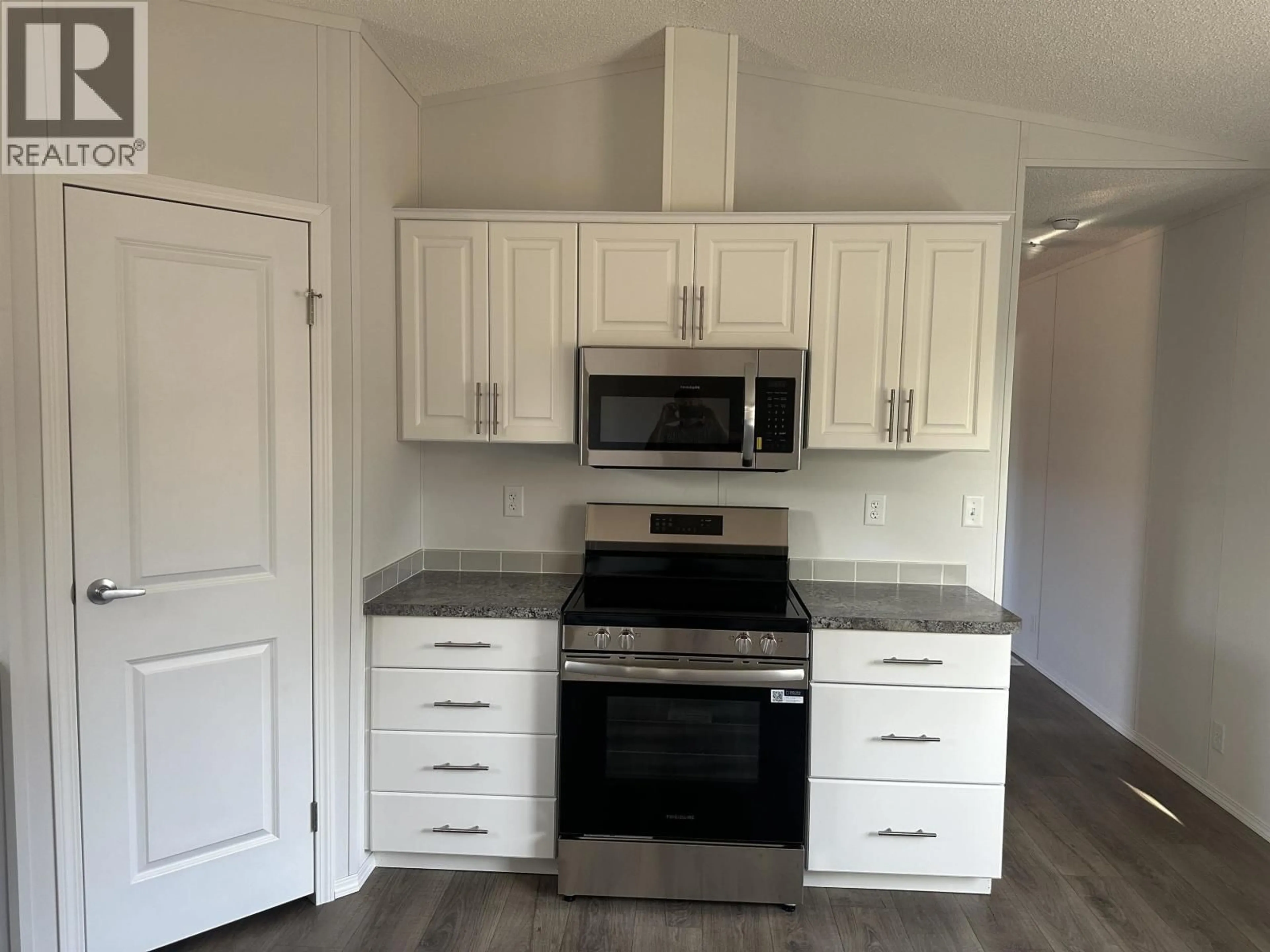 Standard kitchen, unknown for 10355 101 STREET, Taylor British Columbia V0C2K0