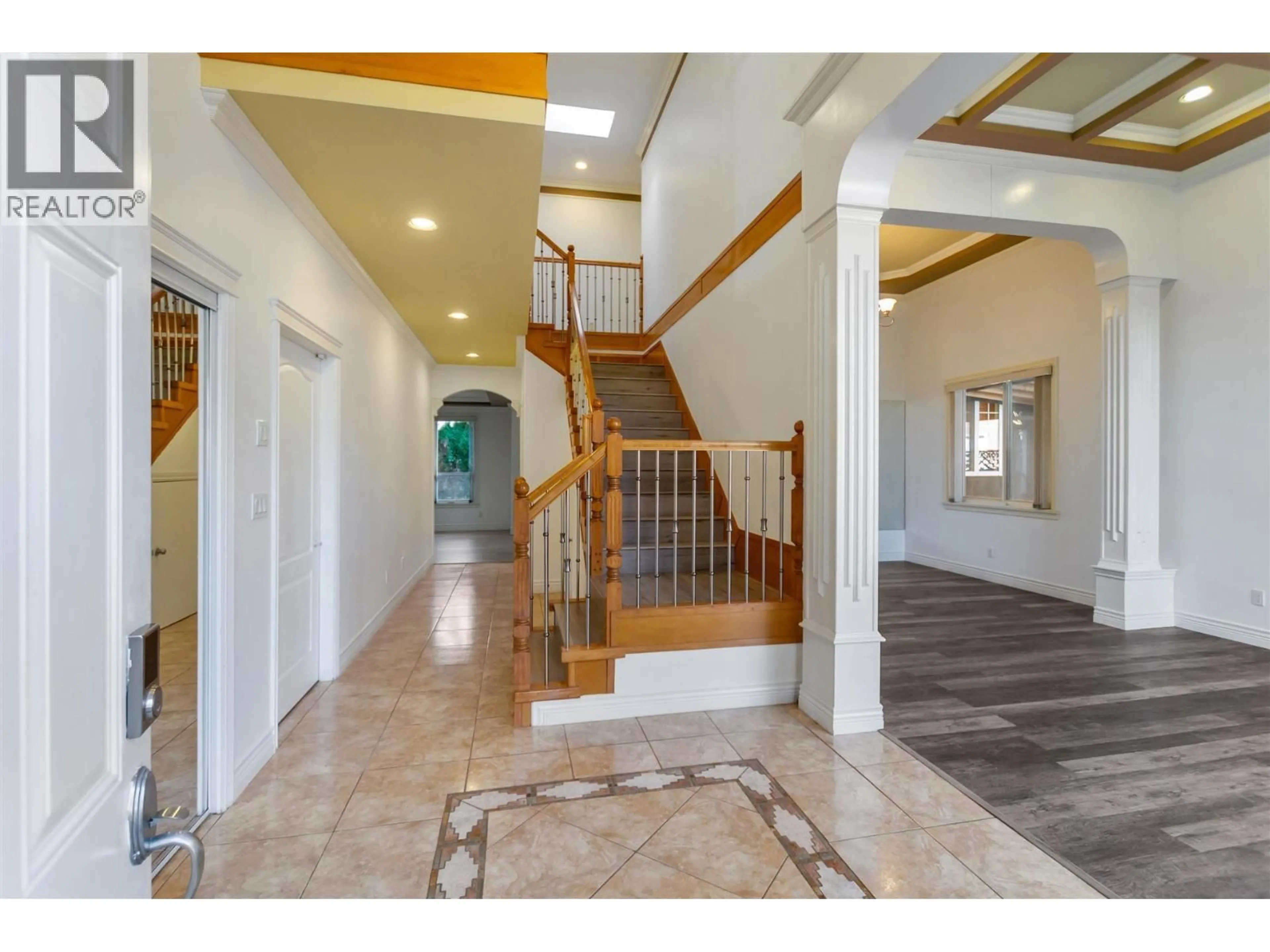 Indoor foyer for 10099 RUSKIN ROAD, Richmond British Columbia V7A2P3