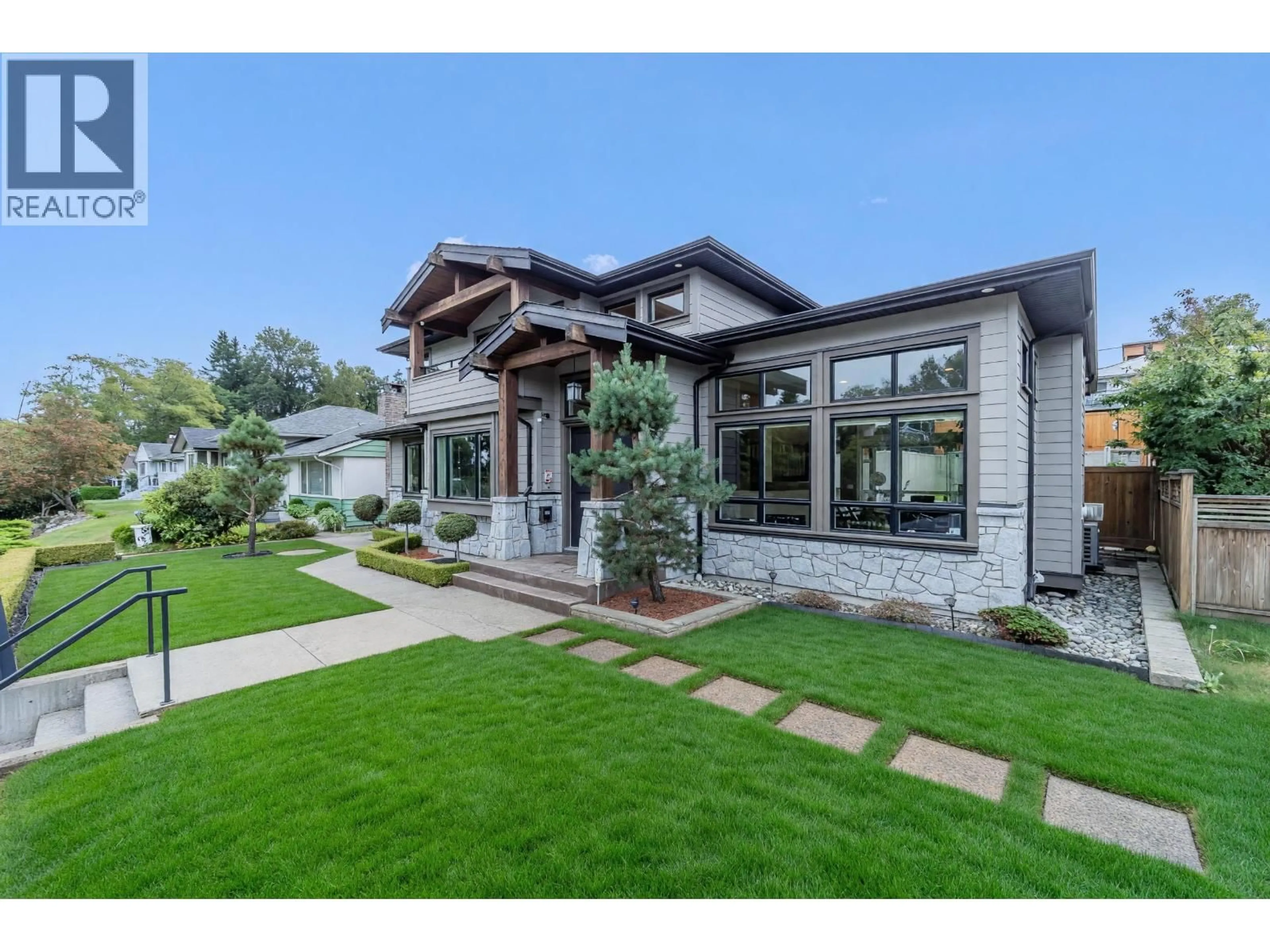 Home with brick exterior material, mountain view for 4294 PRICE CRESCENT, Burnaby British Columbia V5G2N2