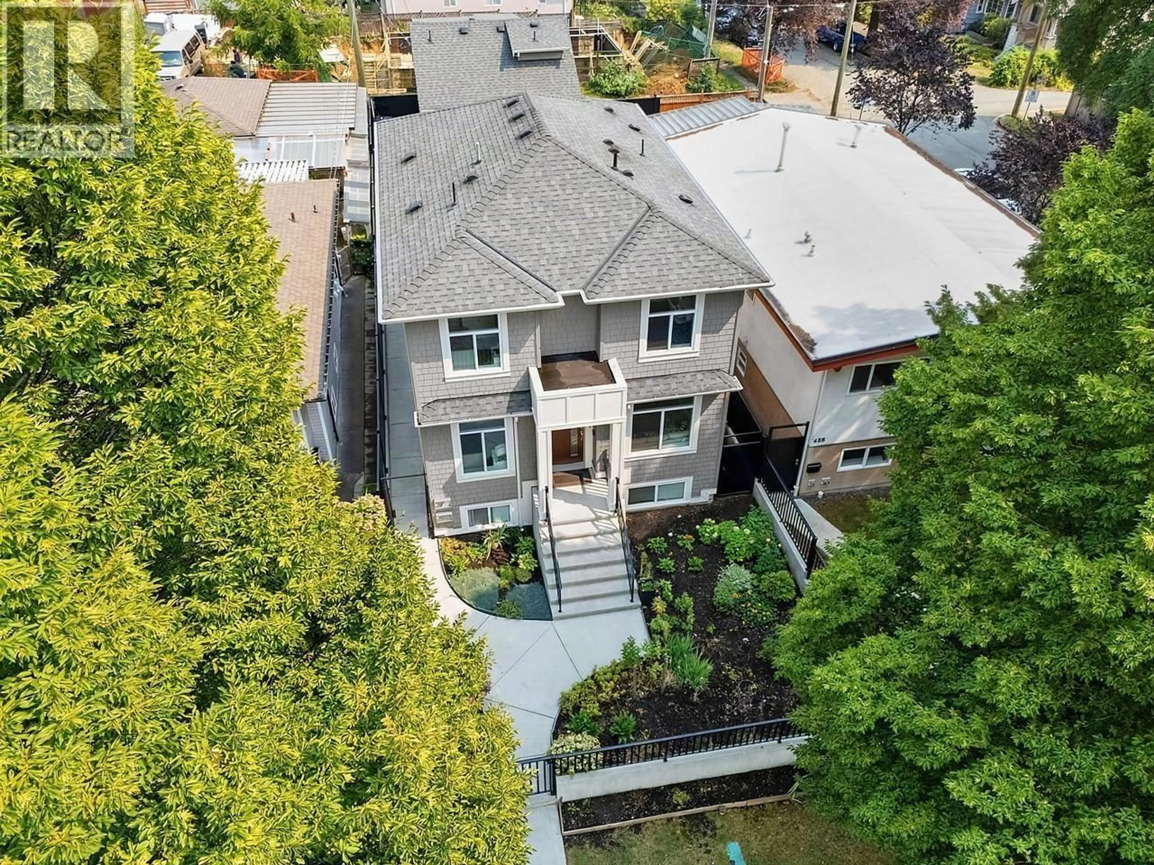 A pic from outside/outdoor area/front of a property/back of a property/a pic from drone, street for 636 CASSIAR STREET, Vancouver British Columbia V5K4N2