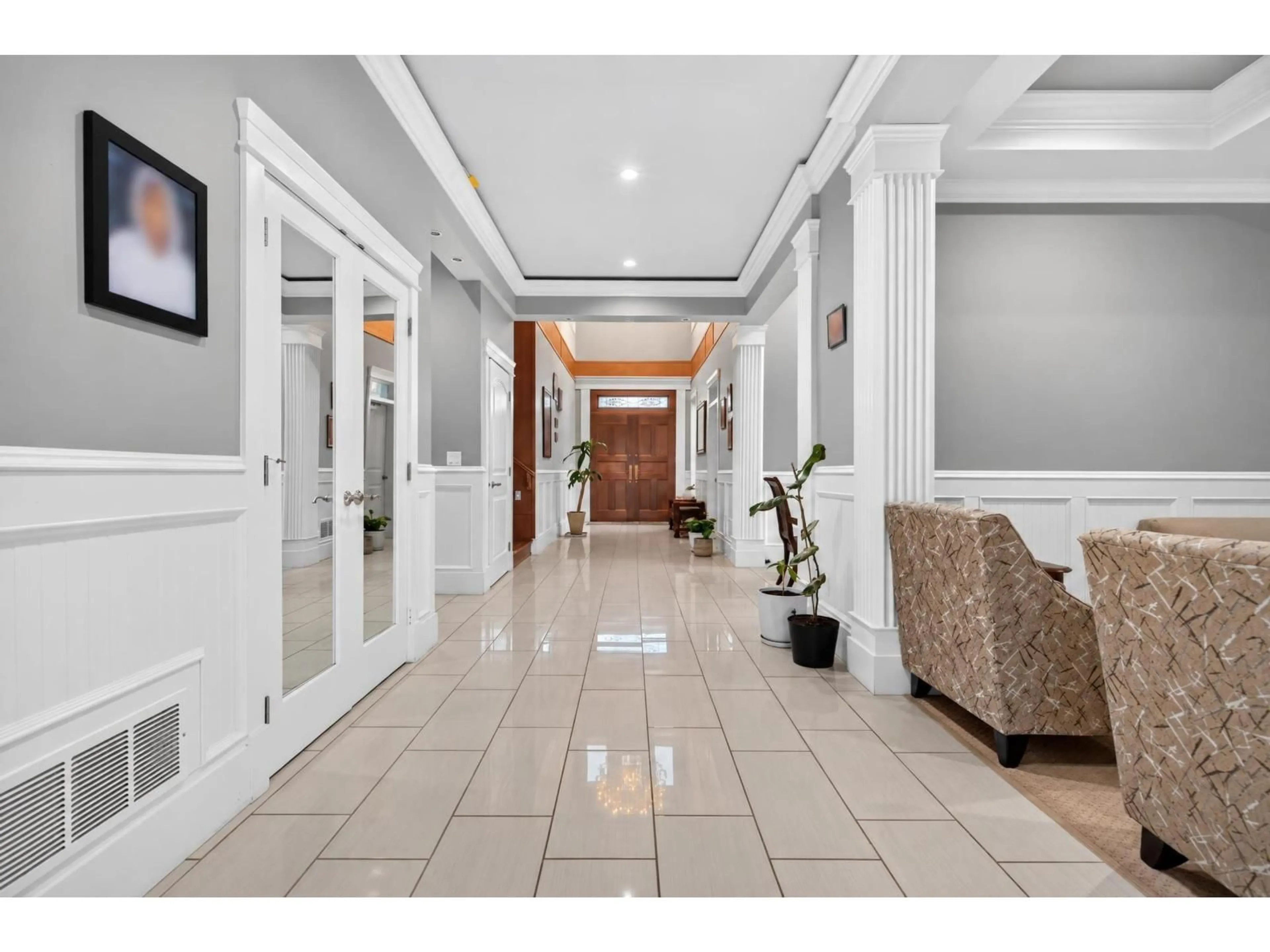 Indoor foyer for 33175 HOLMAN PLACE, Mission British Columbia V2V0C7