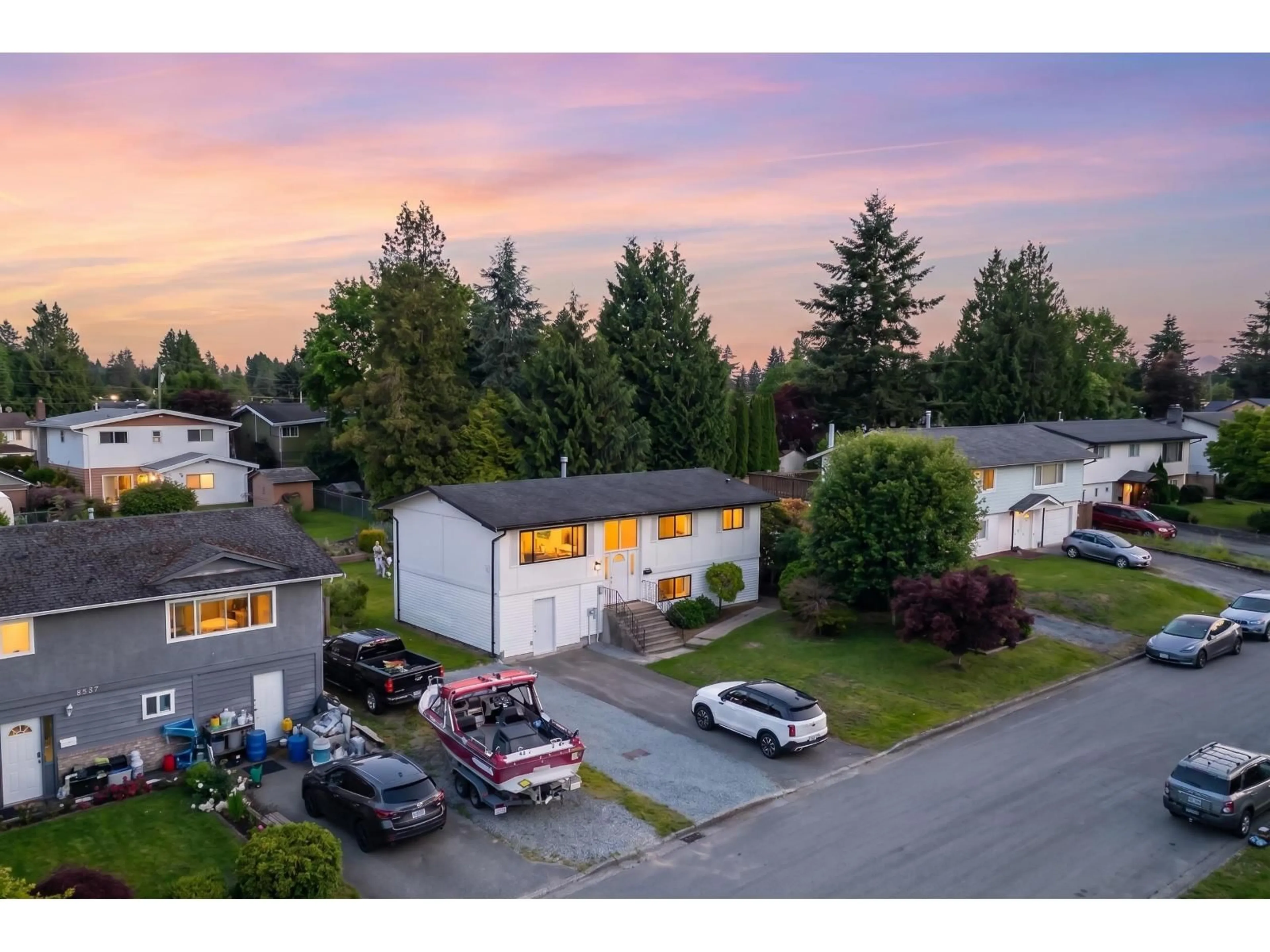 A pic from outside/outdoor area/front of a property/back of a property/a pic from drone, street for 8237 VIOLA PLACE, Mission British Columbia V2V5P3
