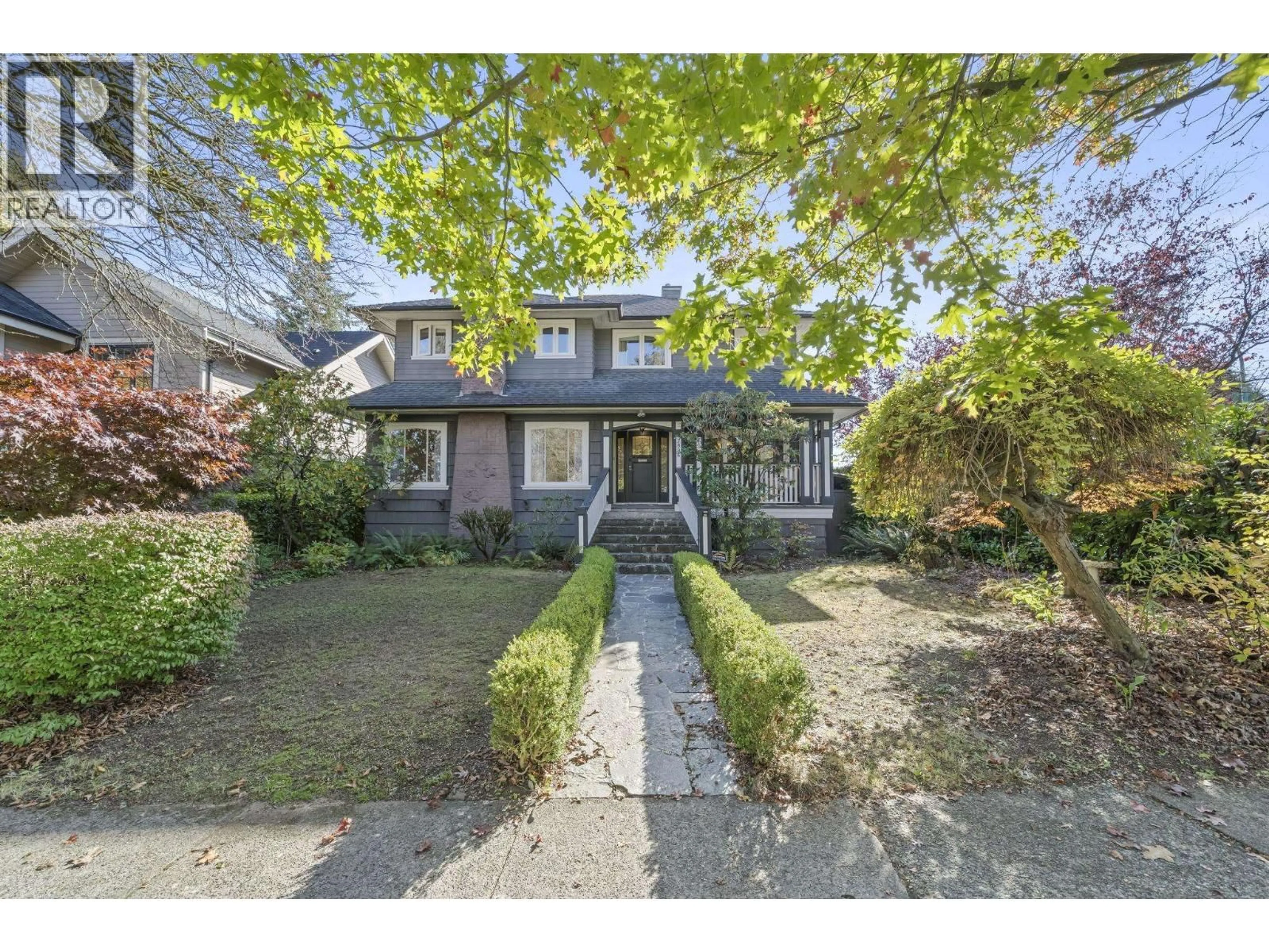 A pic from outside/outdoor area/front of a property/back of a property/a pic from drone, street for 2896 38TH AVENUE, Vancouver British Columbia V6N2W9