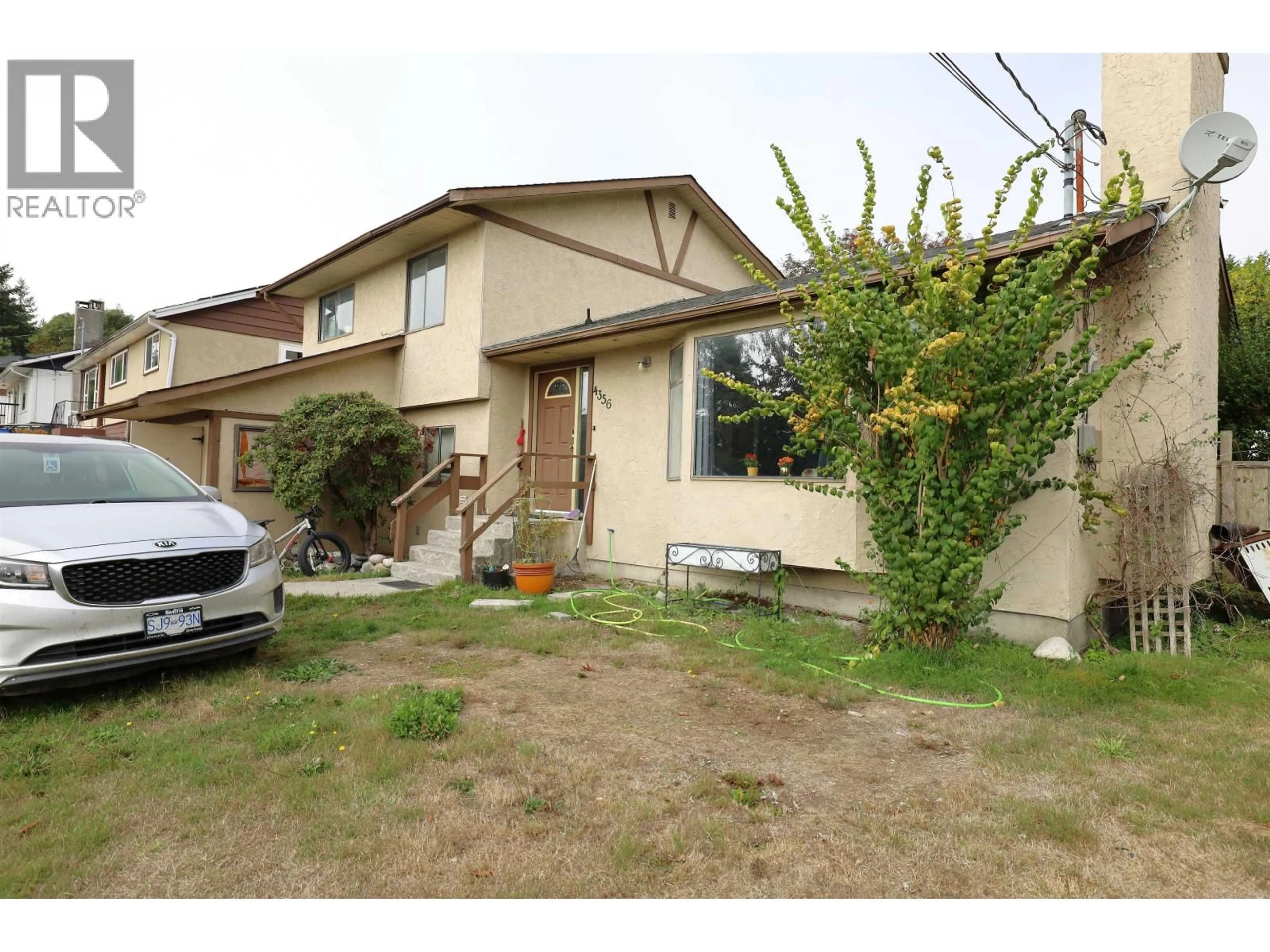 A pic from outside/outdoor area/front of a property/back of a property/a pic from drone, street for 4356 CAMEO ROAD, Sechelt British Columbia V0N3A0