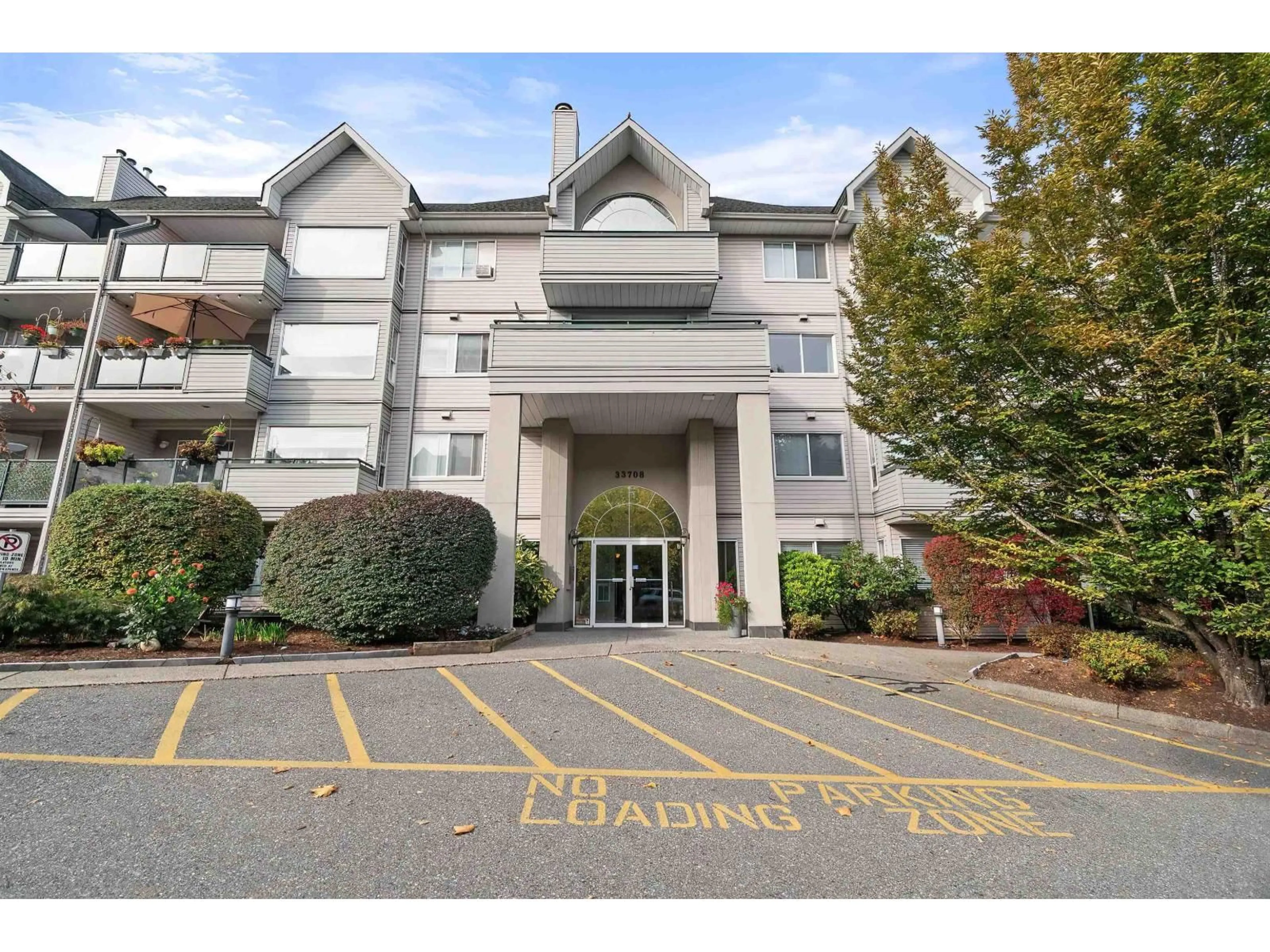 Indoor foyer for 206 - 33708 KING ROAD, Abbotsford British Columbia V2S8C6