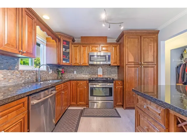 14917 92 AVENUE, Surrey 3
